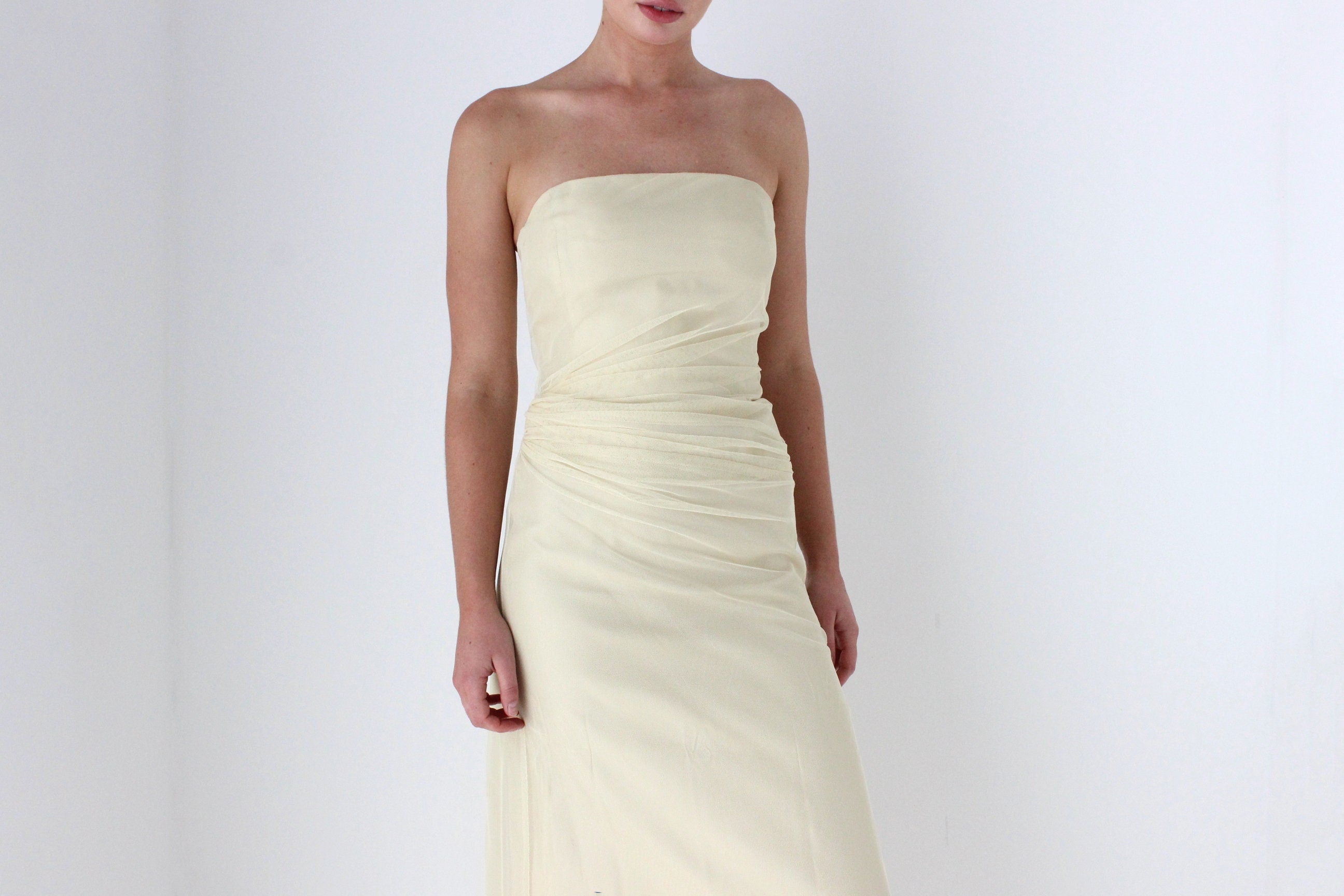 1990s VERA WANG Strapless Gathered Tulle Wedding Gown