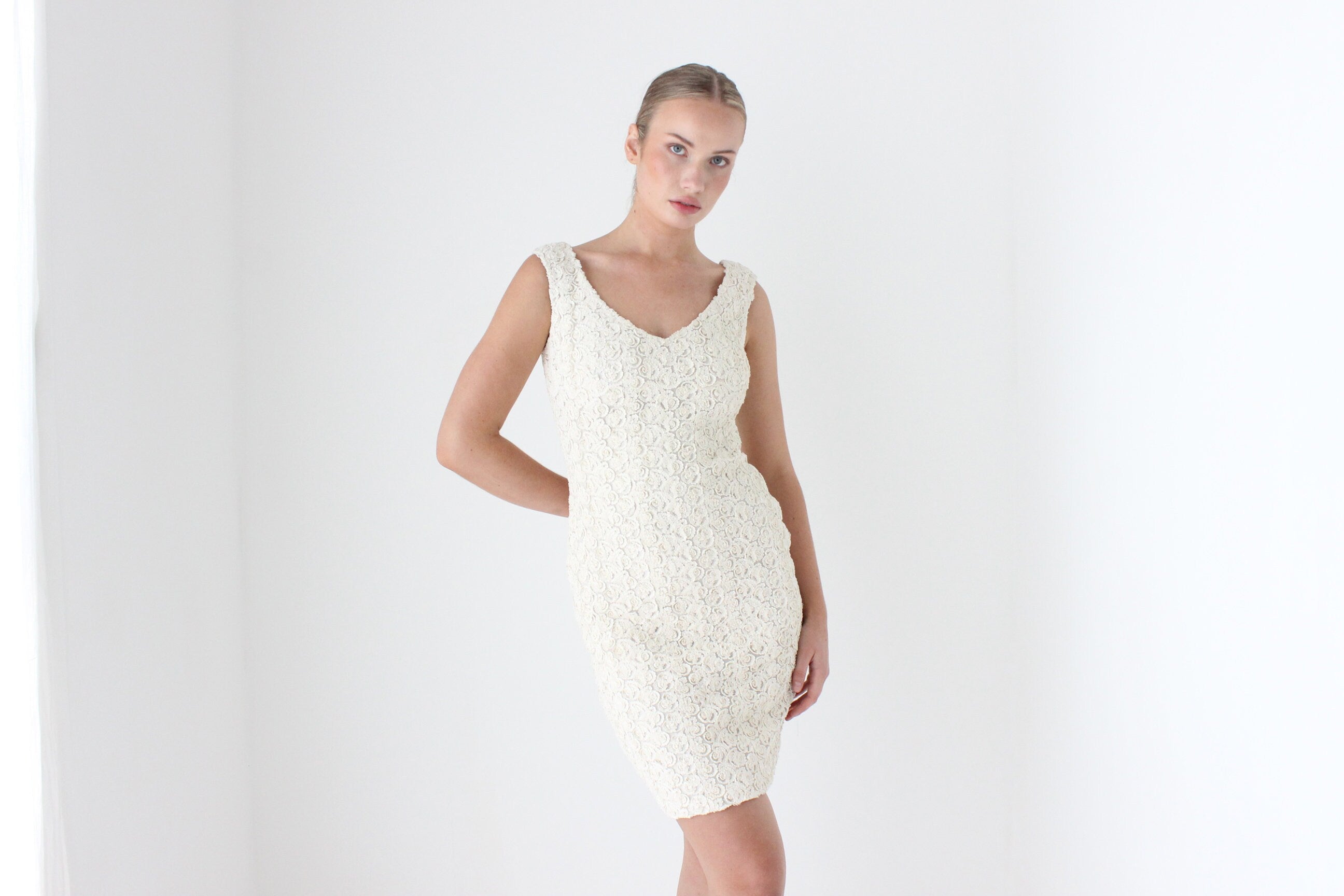 2000s Badgley Mischka Fitted Ivory Lace Cocktail Dress