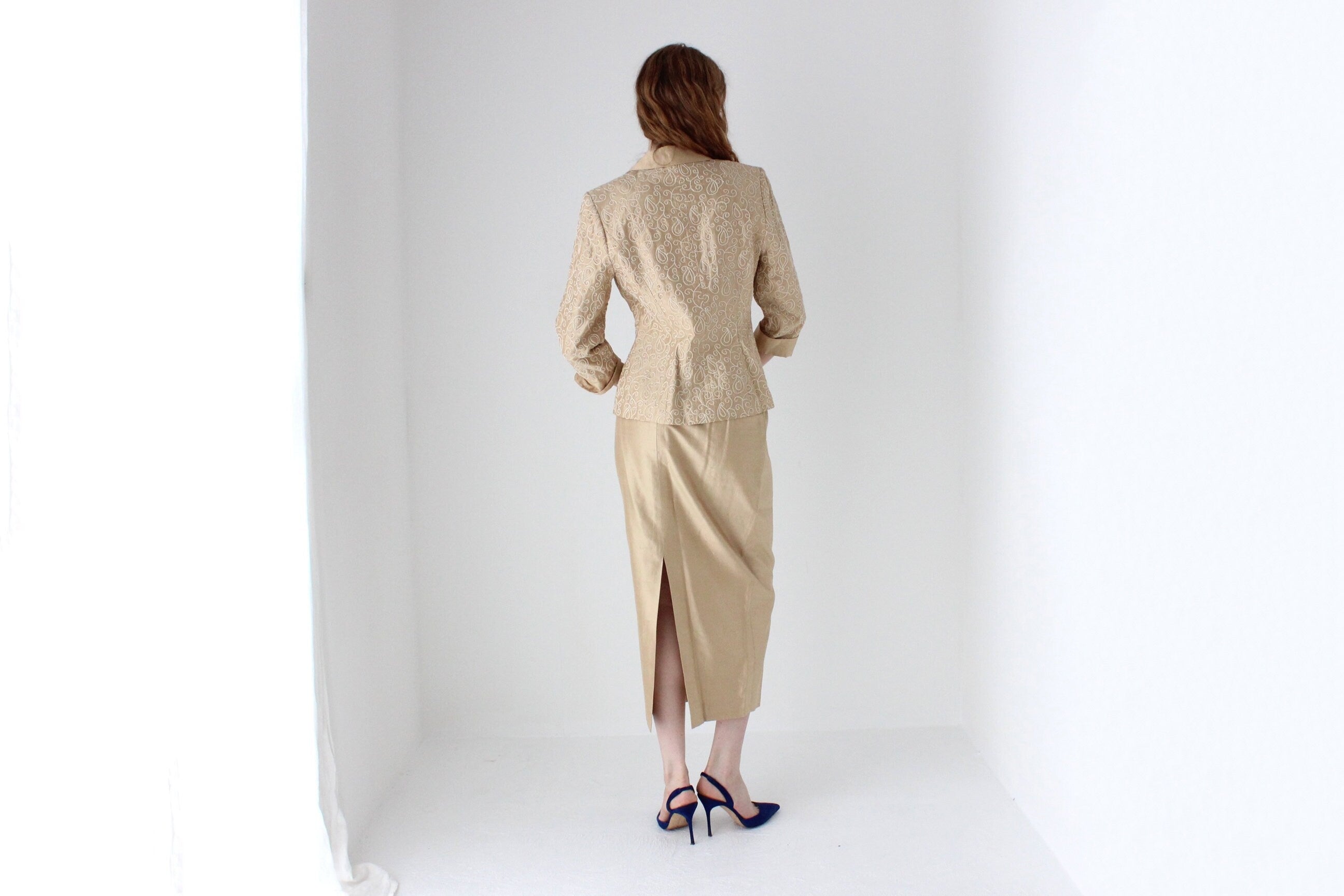 1990s Anthea Crawford Golden Raw Silk Two Piece Skirt Suit