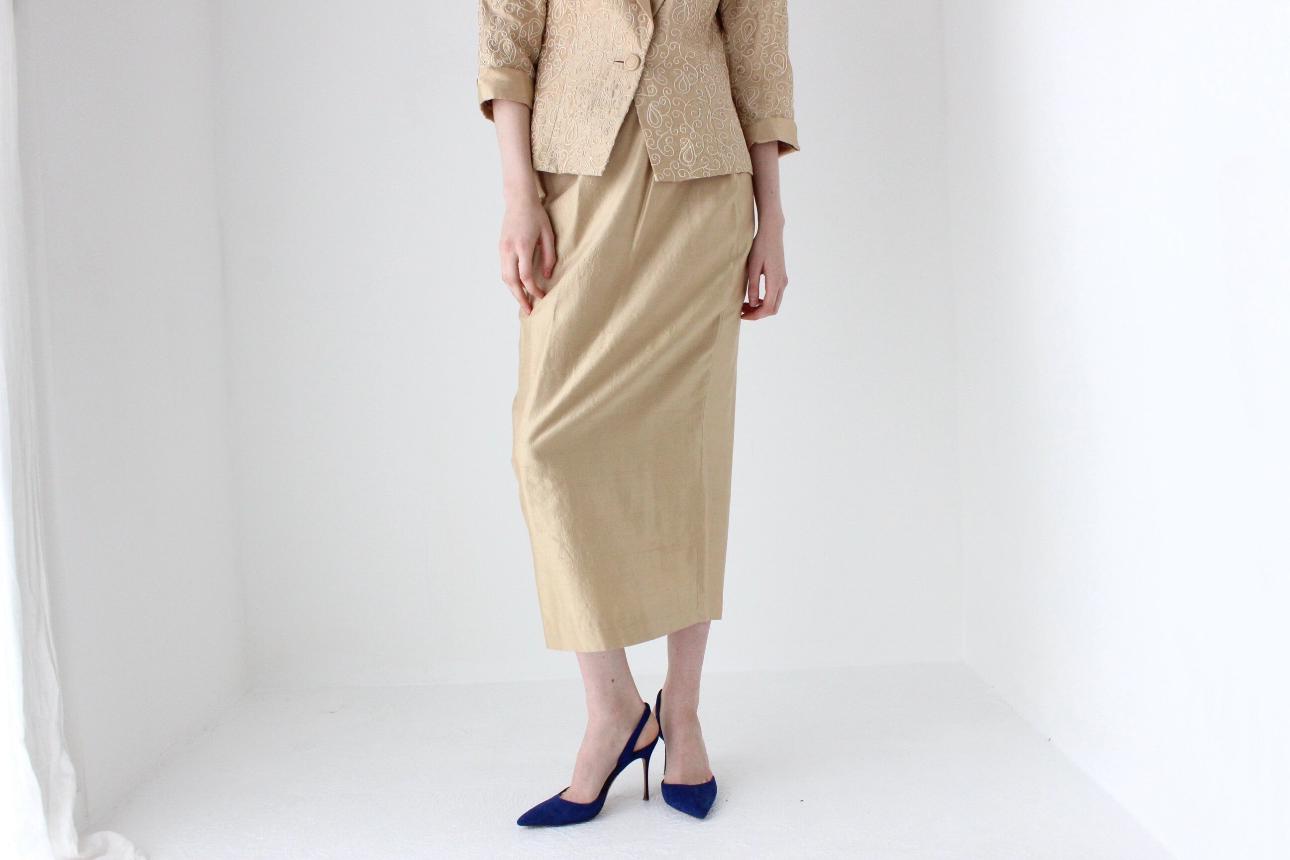 1990s Anthea Crawford Golden Raw Silk Two Piece Skirt Suit