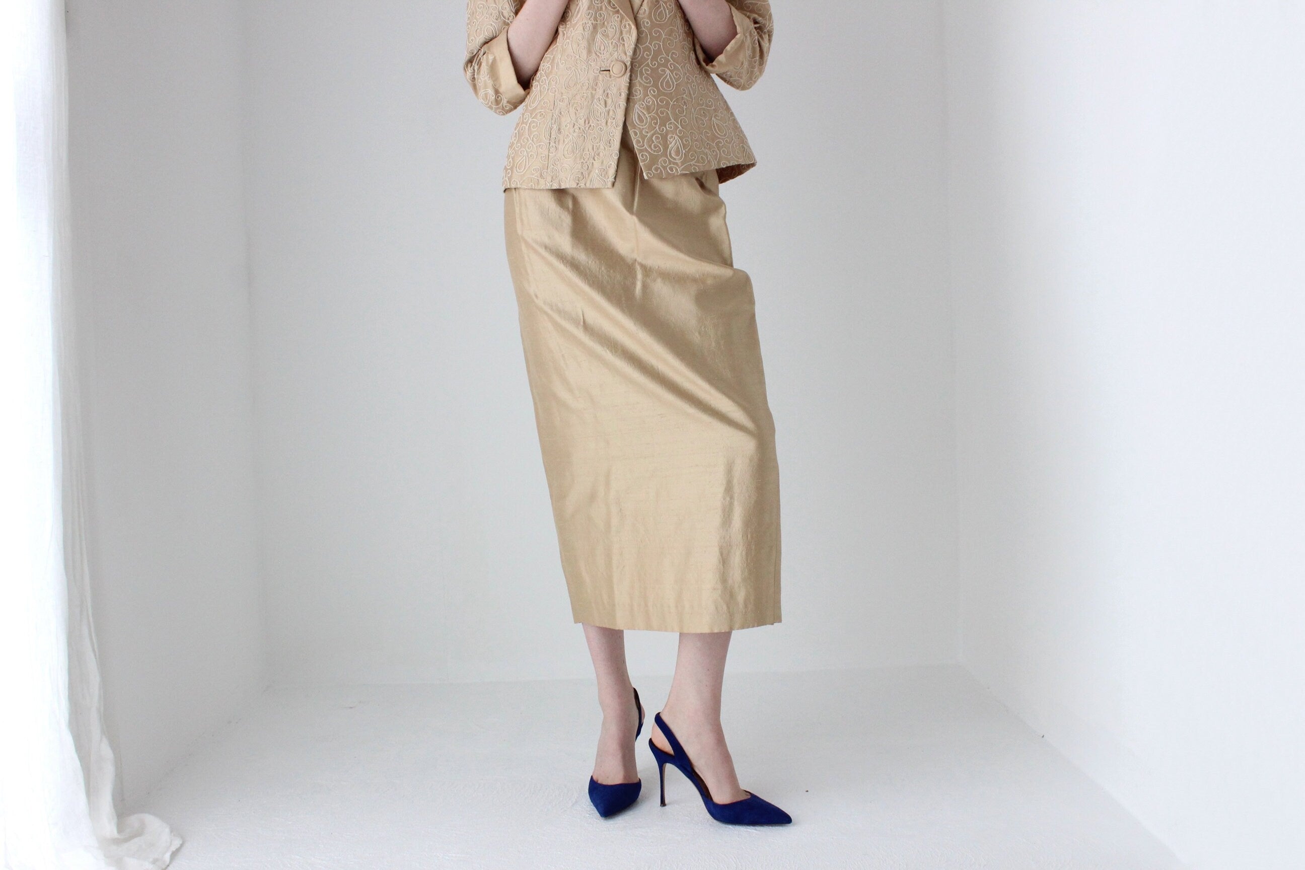 1990s Anthea Crawford Golden Raw Silk Two Piece Skirt Suit