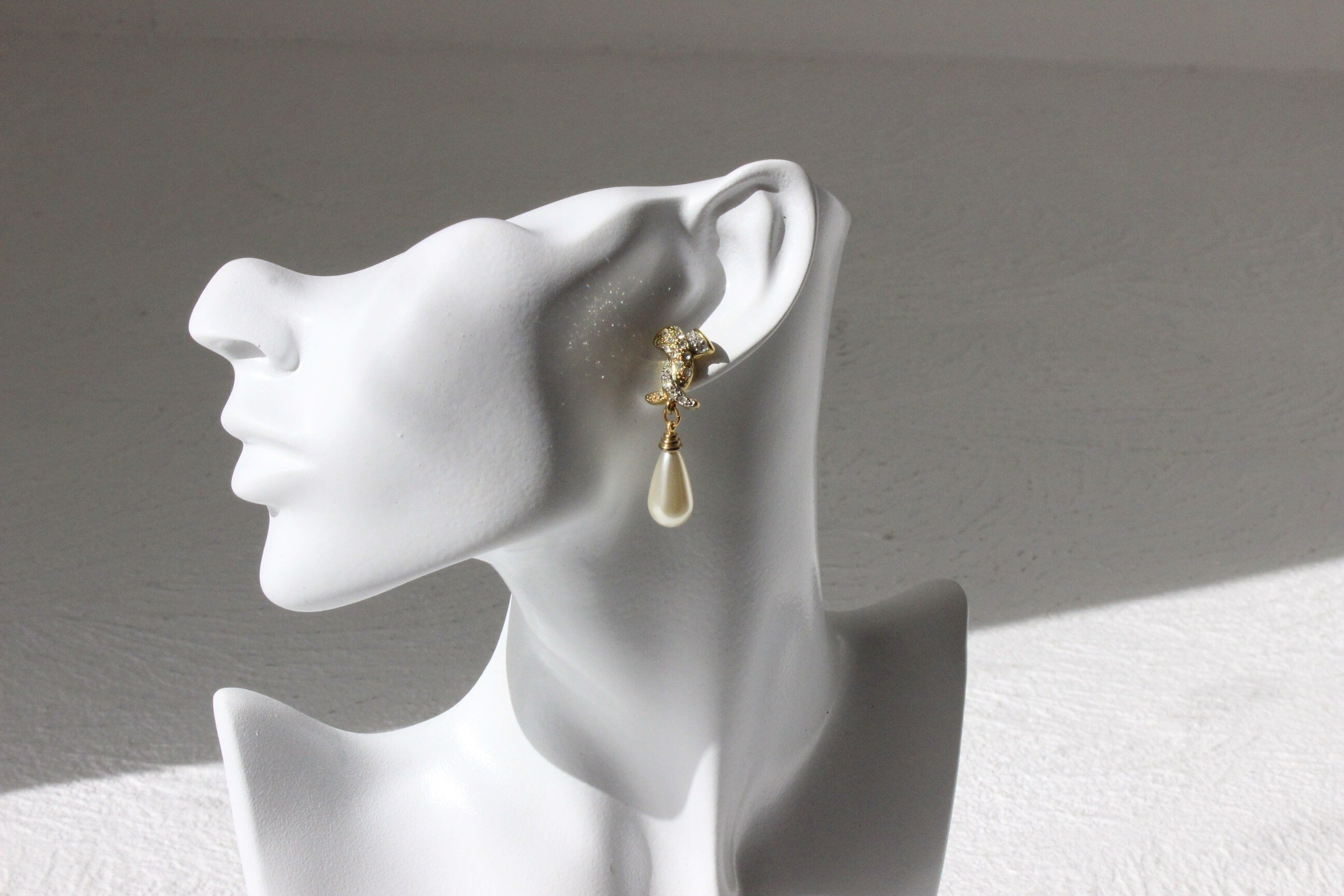 90s Cubic Zirconia & Gold Plated Pearl Teardrop Baroque Bridal Pierced Earrings
