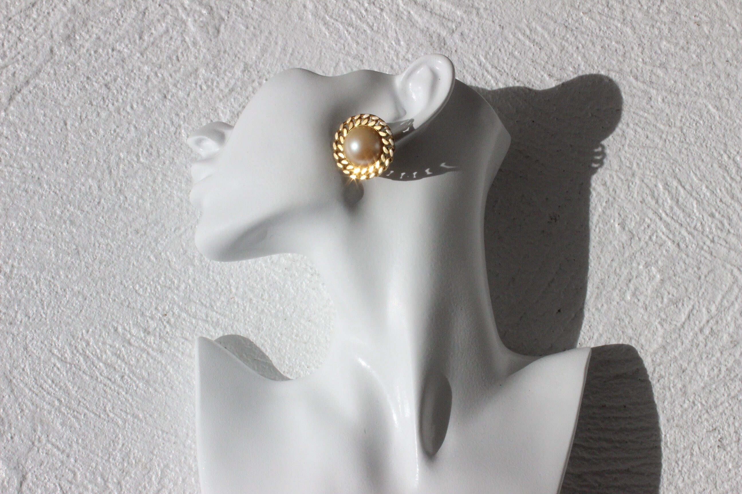 80s Baroque Champagne Pearl & Gold Tone Clip Ons