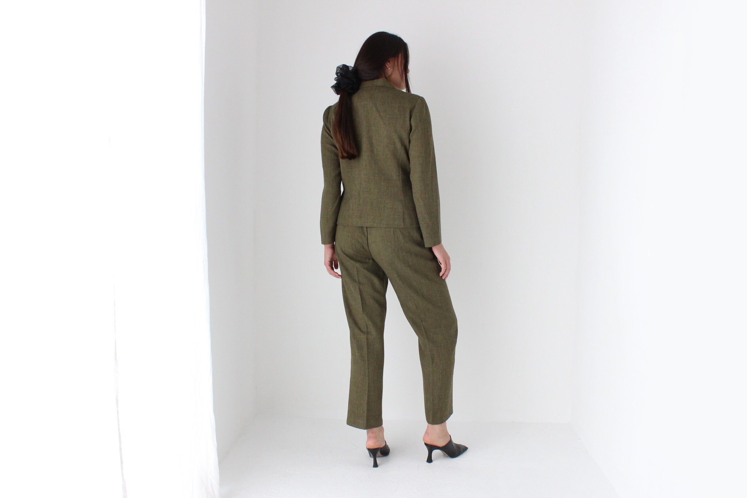 Elegant 90s Olive Two Piece Matching Pant Suit Set