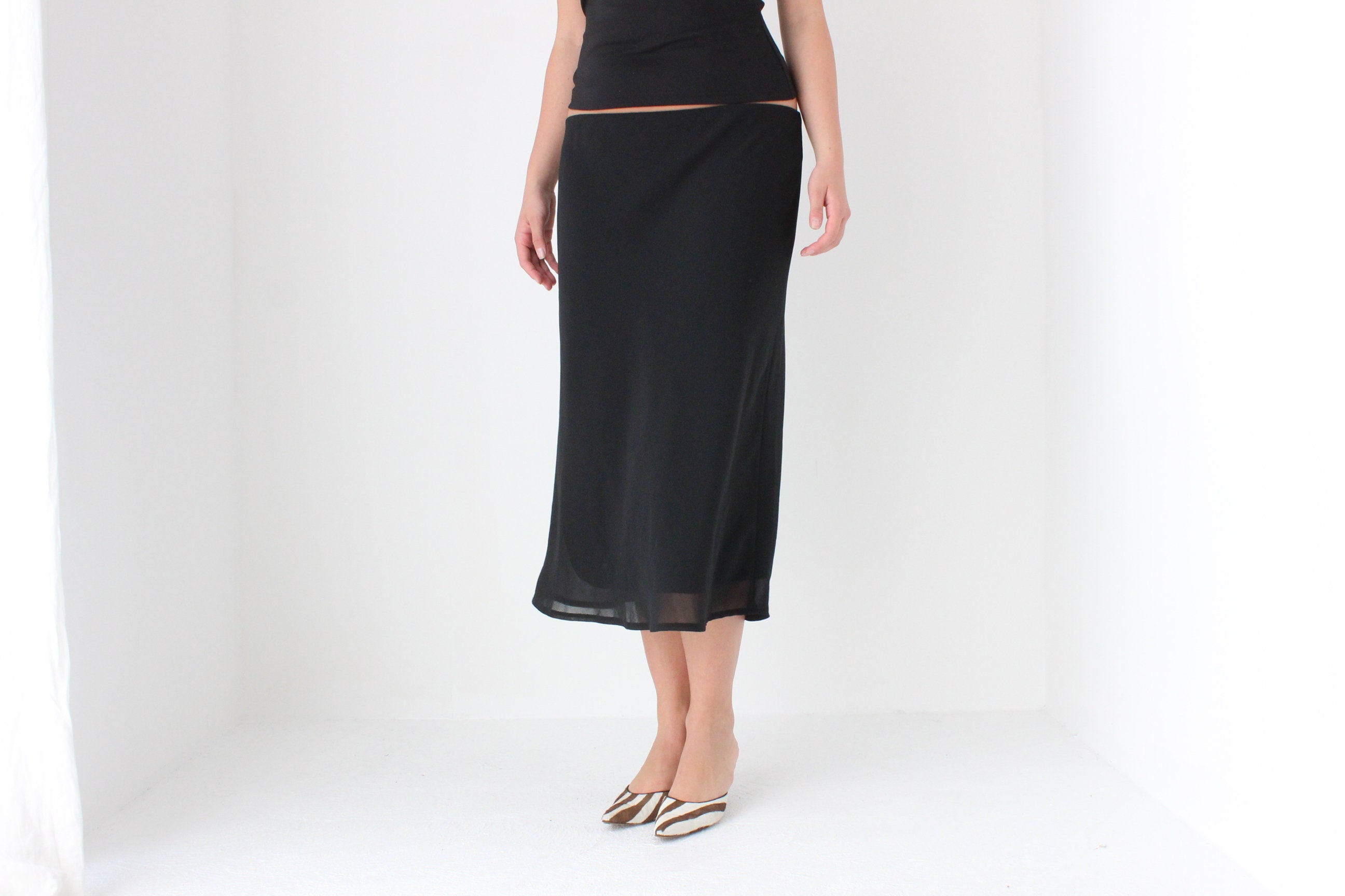 90s Minimal Layered Mesh Slip On Knee Length Skirt