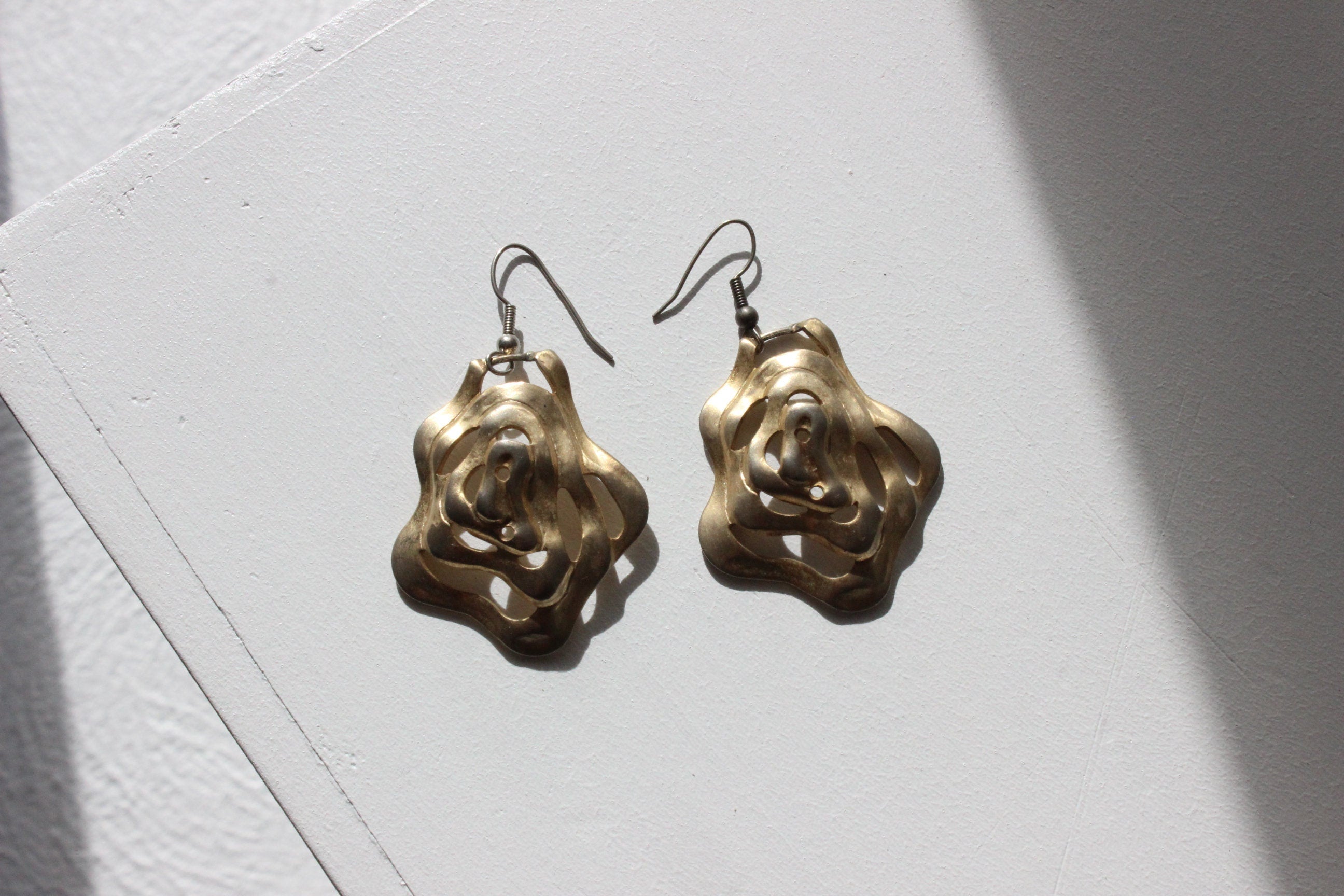 80s Matte Gold Abstract Dangly Swirly Earrings