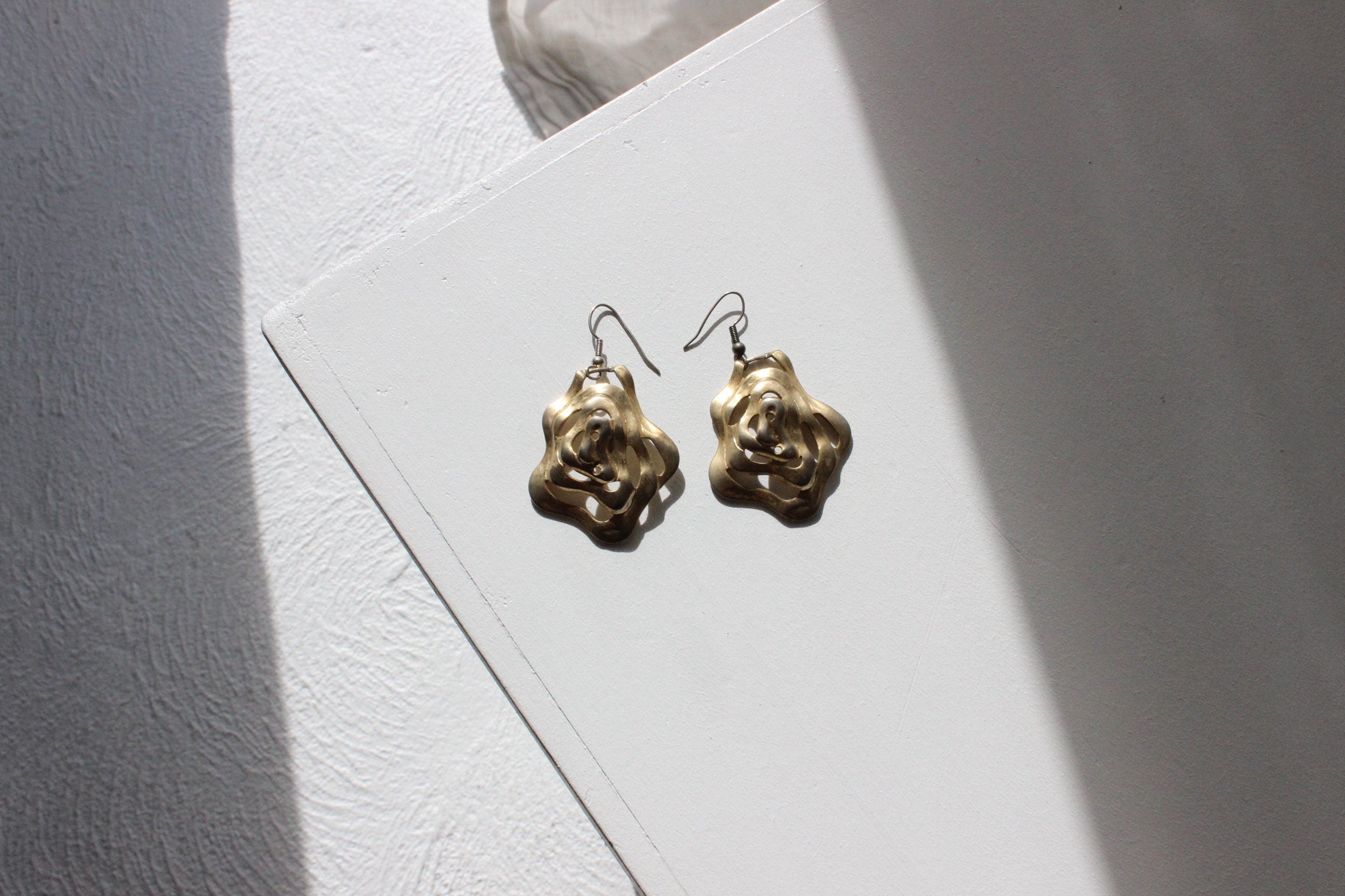 80s Matte Gold Abstract Dangly Swirly Earrings