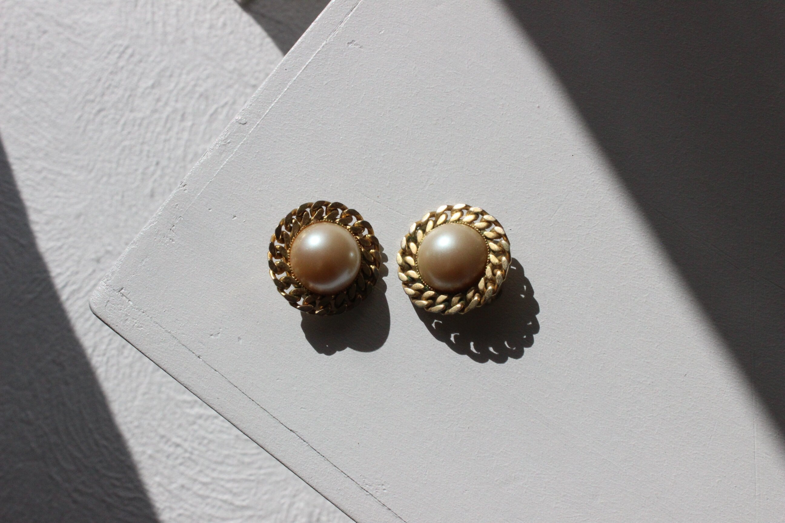 80s Baroque Champagne Pearl & Gold Tone Clip Ons