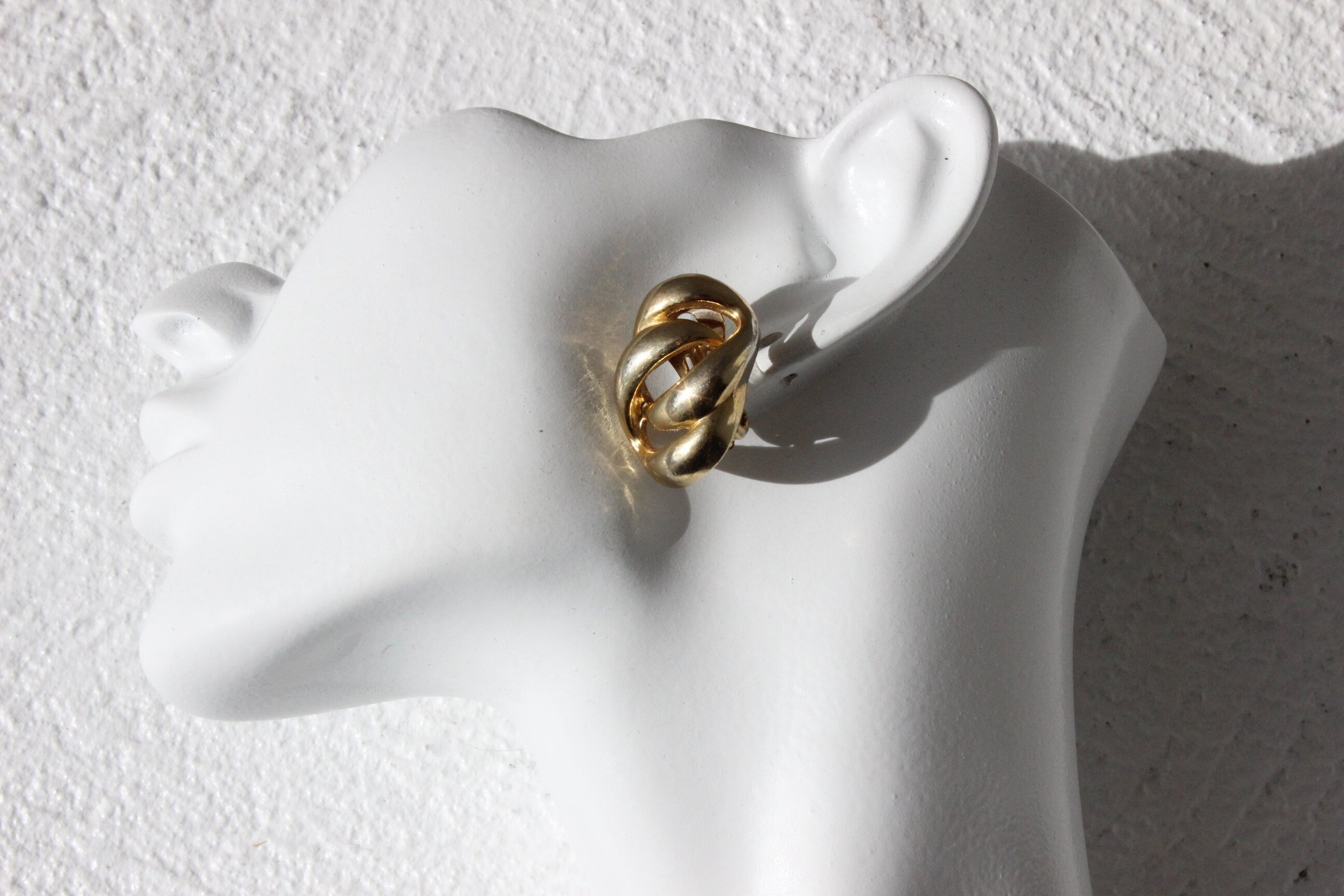 80s Modernist Chunky Gold Interlocking Link Clip On Earrings