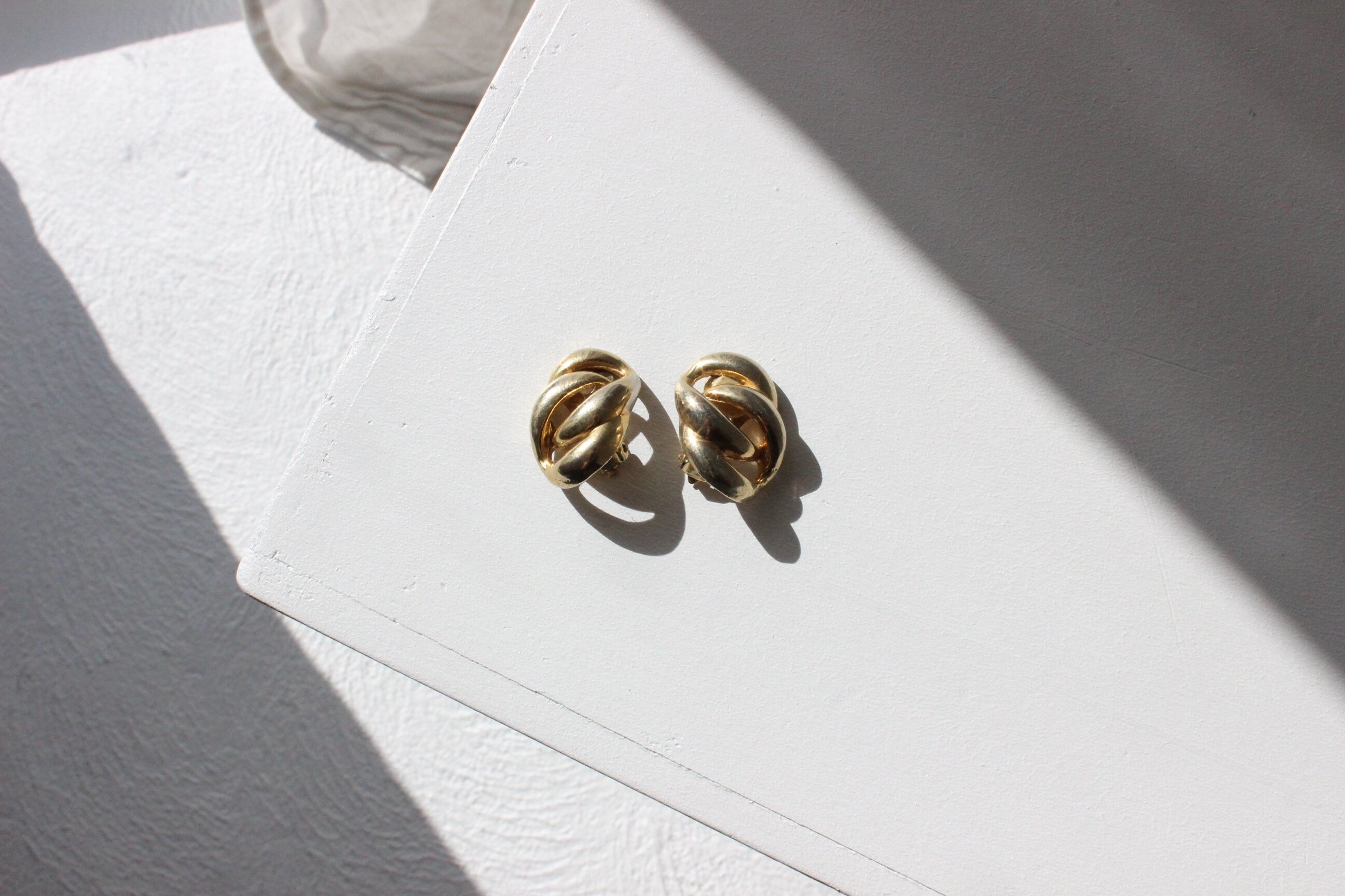 80s Modernist Chunky Gold Interlocking Link Clip On Earrings