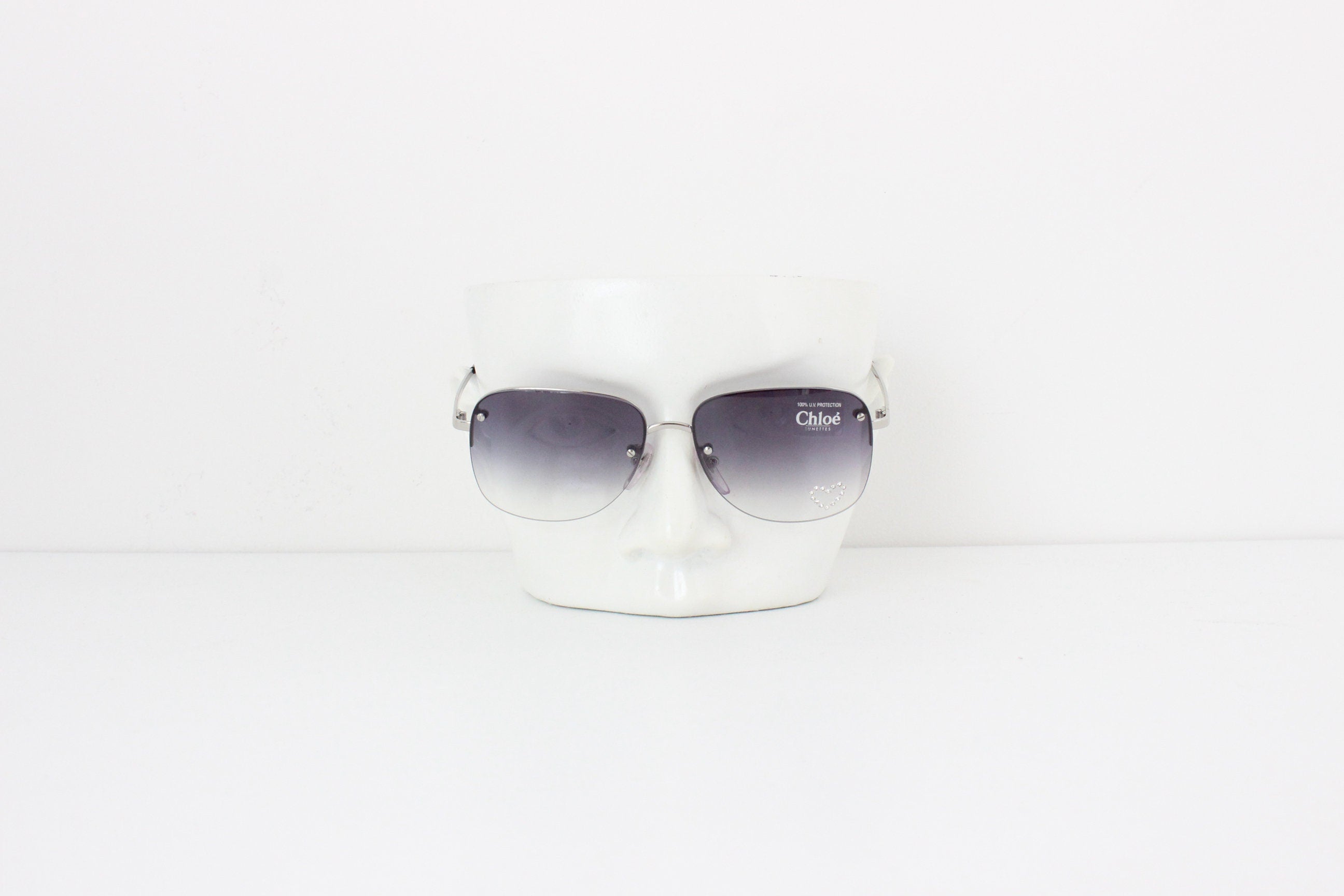 Y2K CHLOE Luxe Ombre Lens Sunglasses w/ Rhinestone Love Heart