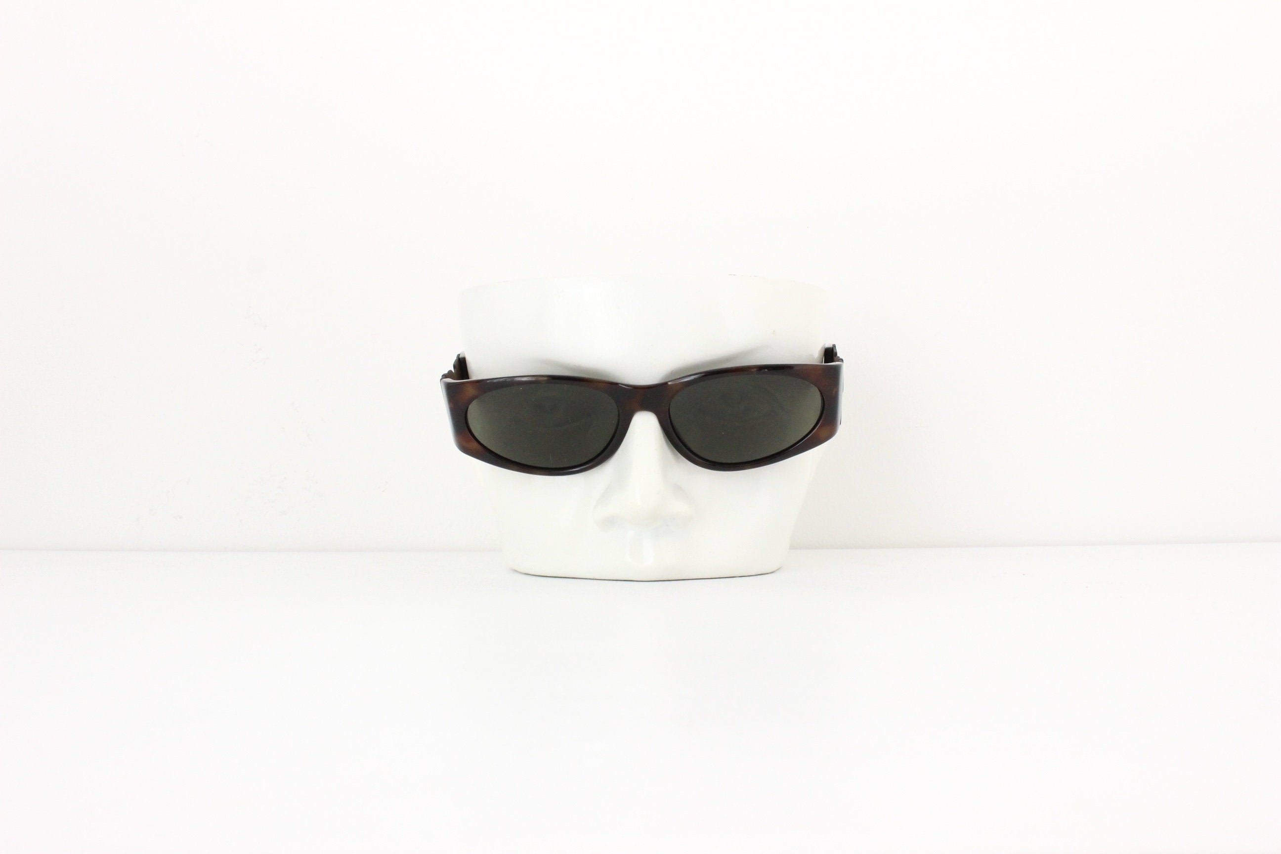 80s KARL LAGERFELD Tortoiseshell Cat Eye Sunglasses w/ Brass L-A-G-E-R-F-E-L-D Arms