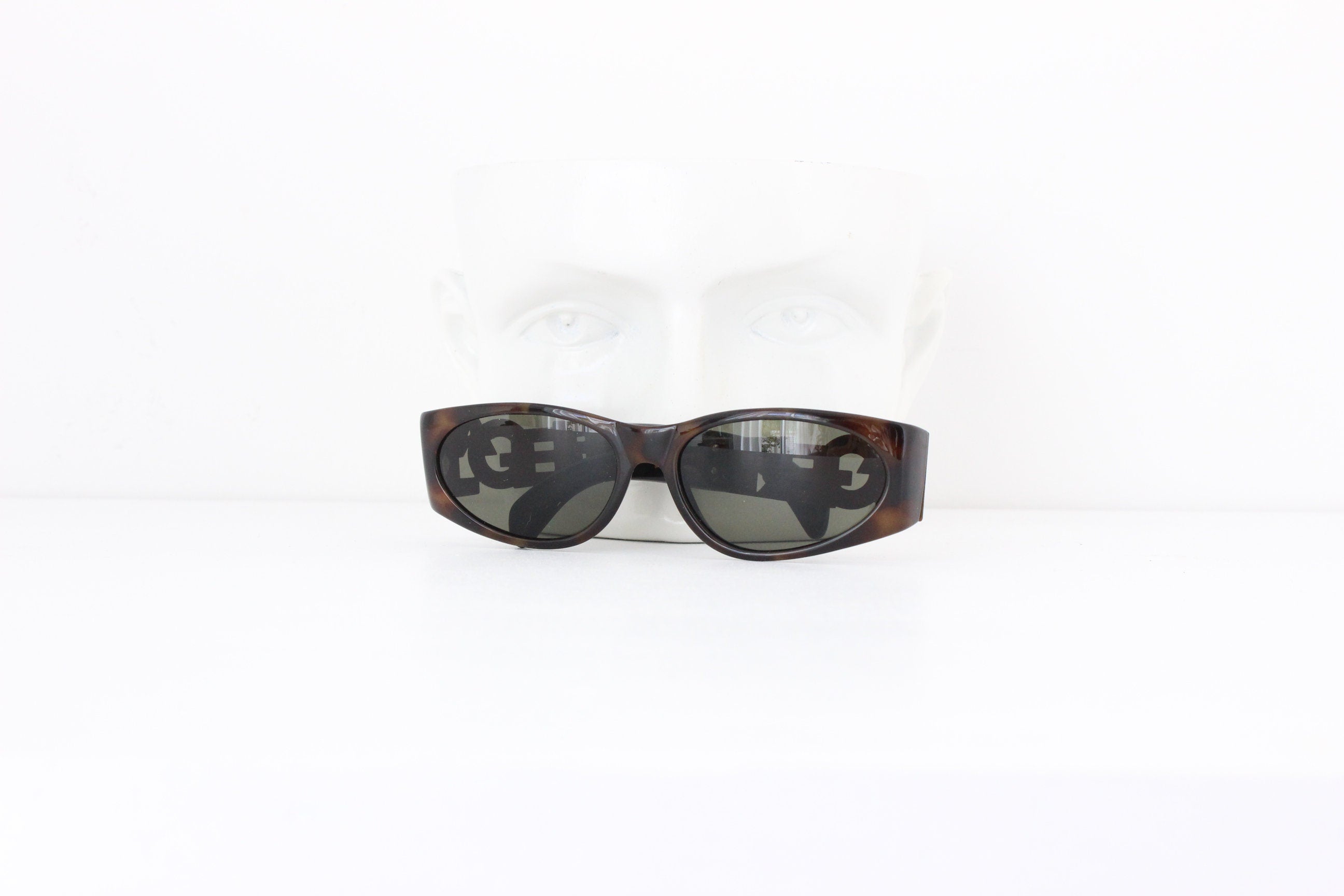 80s KARL LAGERFELD Tortoiseshell Cat Eye Sunglasses w/ Brass L-A-G-E-R-F-E-L-D Arms