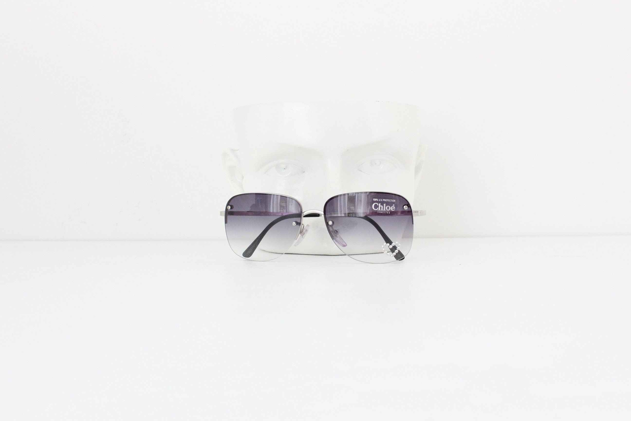 Y2K CHLOE Luxe Ombre Lens Sunglasses w/ Rhinestone Love Heart