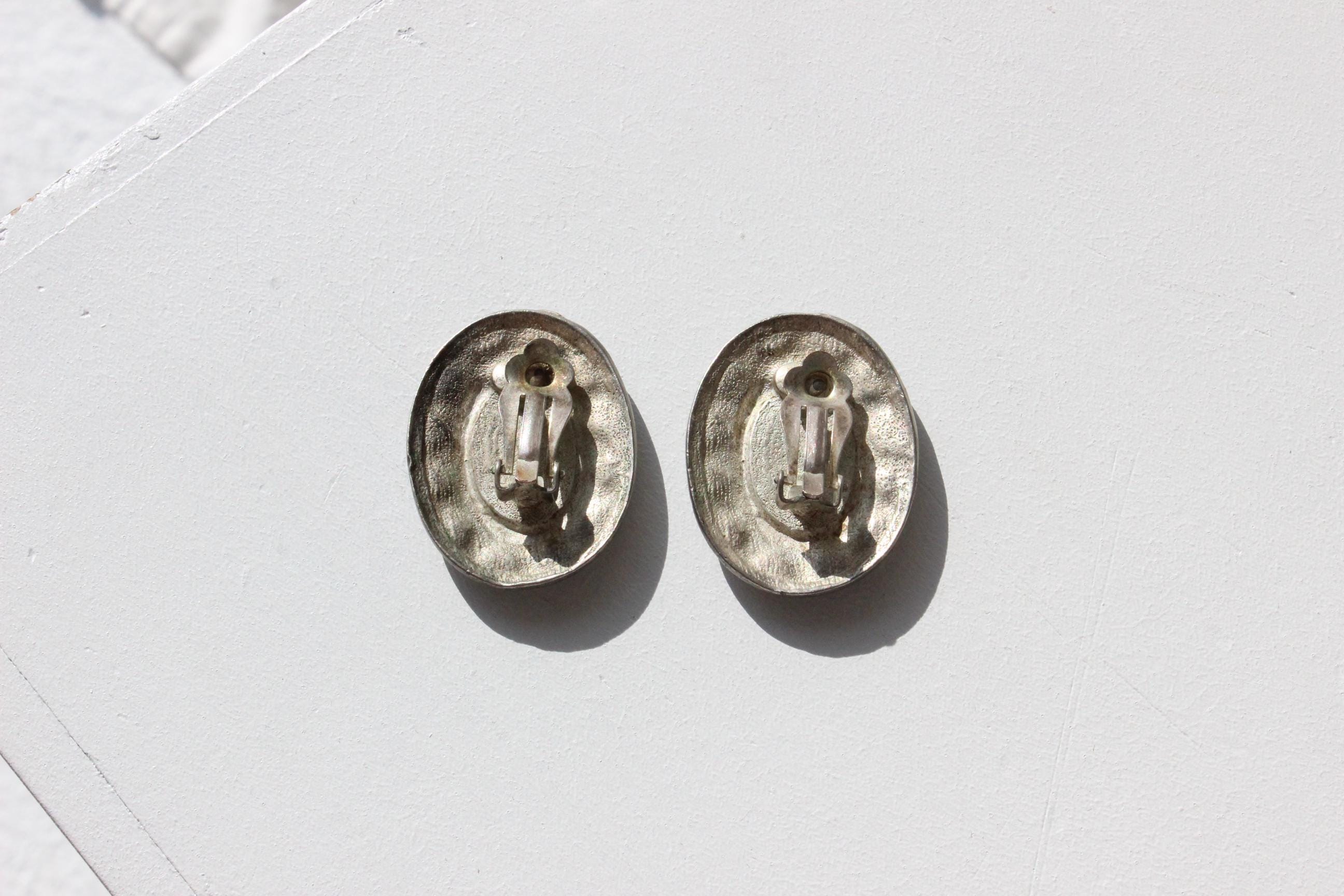 80s Matte Silver & Onyx Stone Clip On Earrings