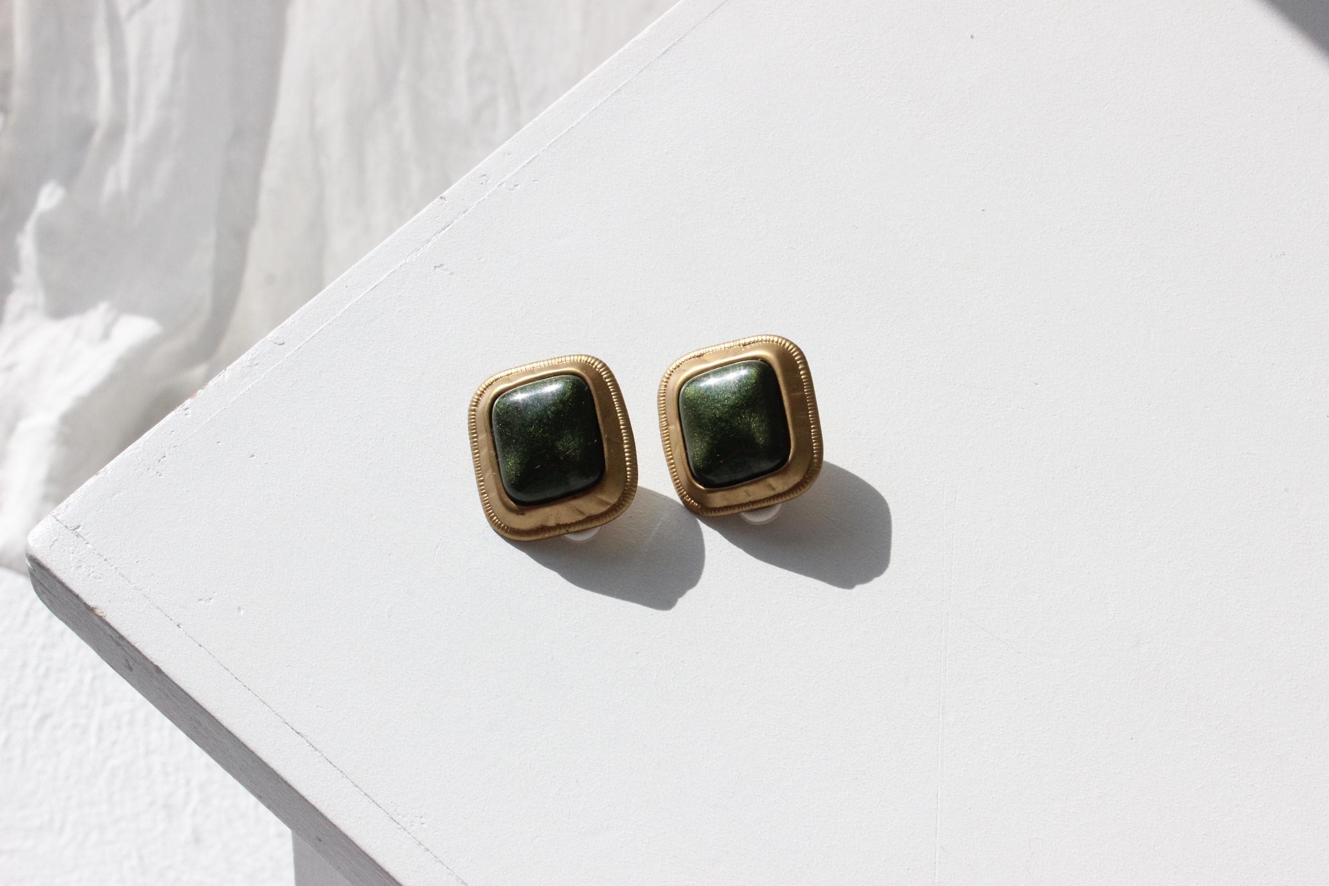 80s Matte Gold Tone Chunky Clip On Earrings w/ Green Stone