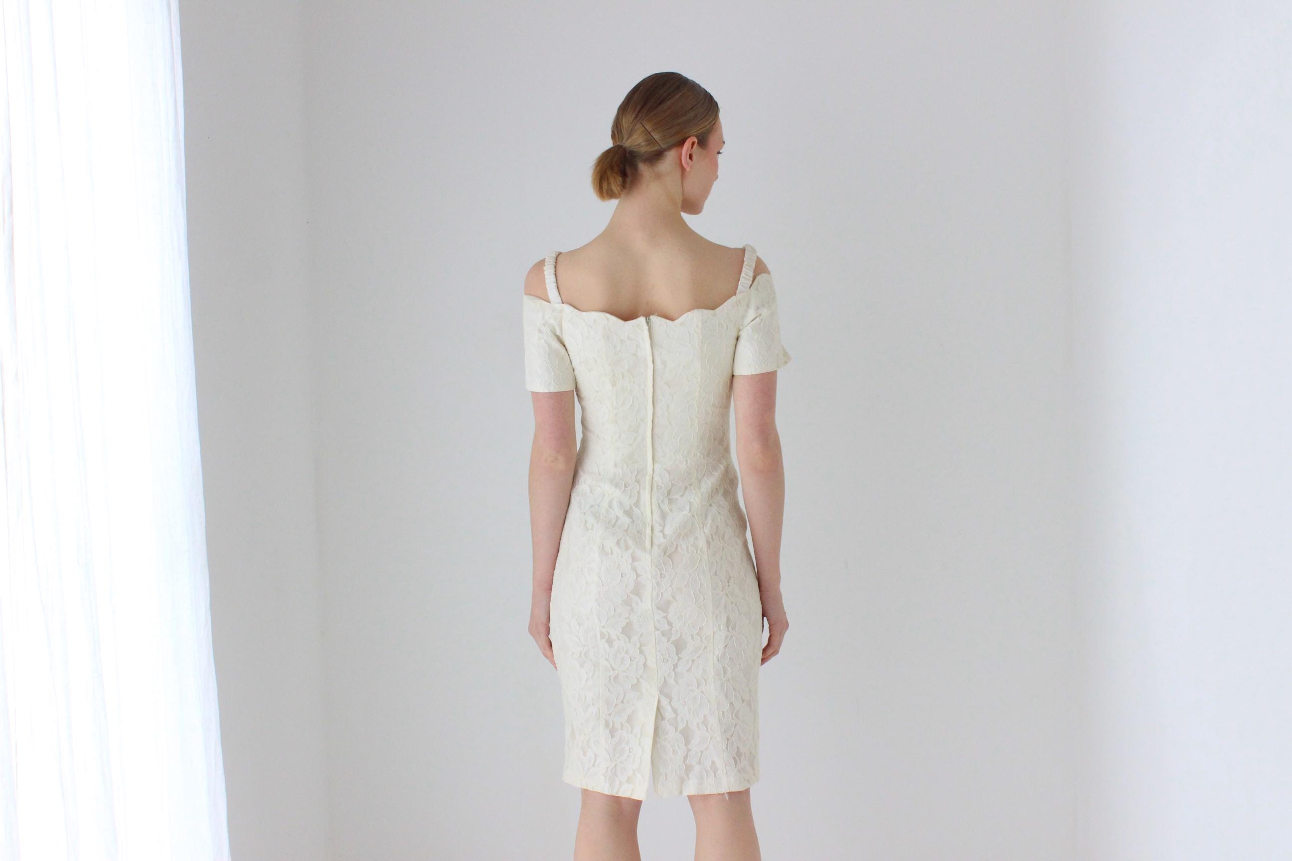 1980s Scalloped Lace Fitted Off Shoulder Bridal Mini