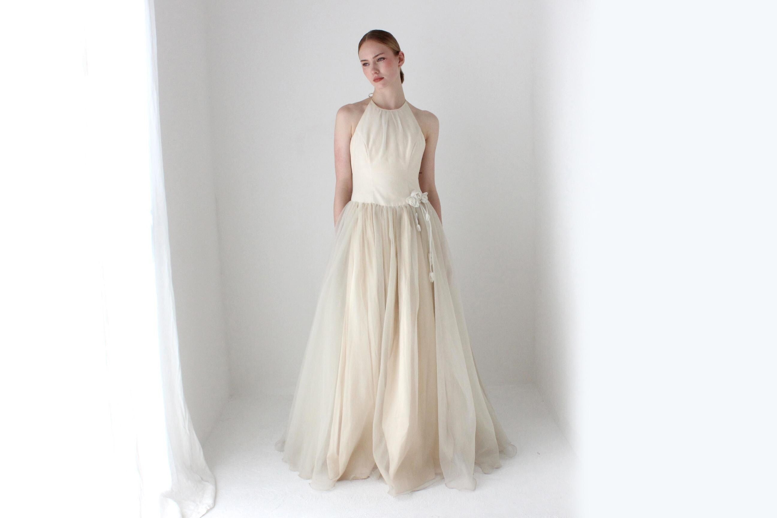 2004 Showroom Sample Crepe Chiffon Halter Neck Wedding Gown