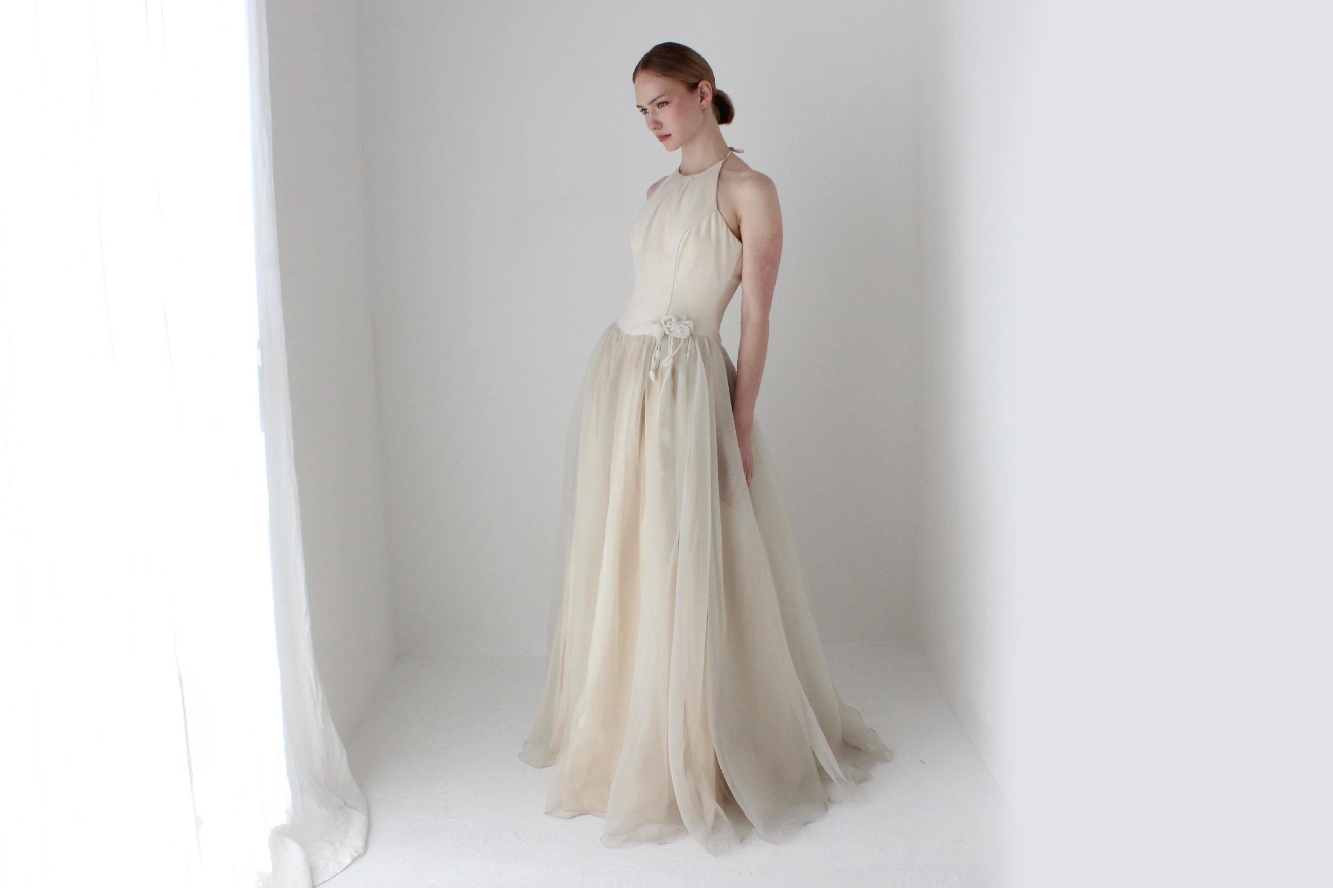 2004 Showroom Sample Crepe Chiffon Halter Neck Wedding Gown