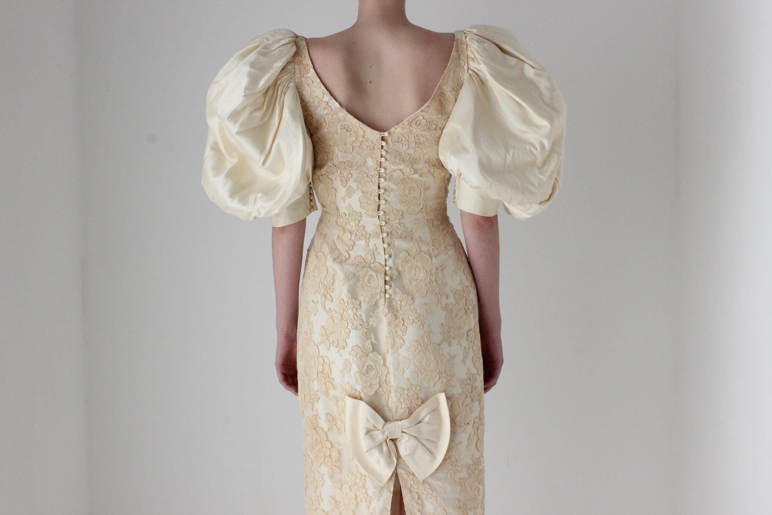 Fab 1980s Cream Lace & Sculptural Silk Puff Sleeve Hourglass Wedding Dress