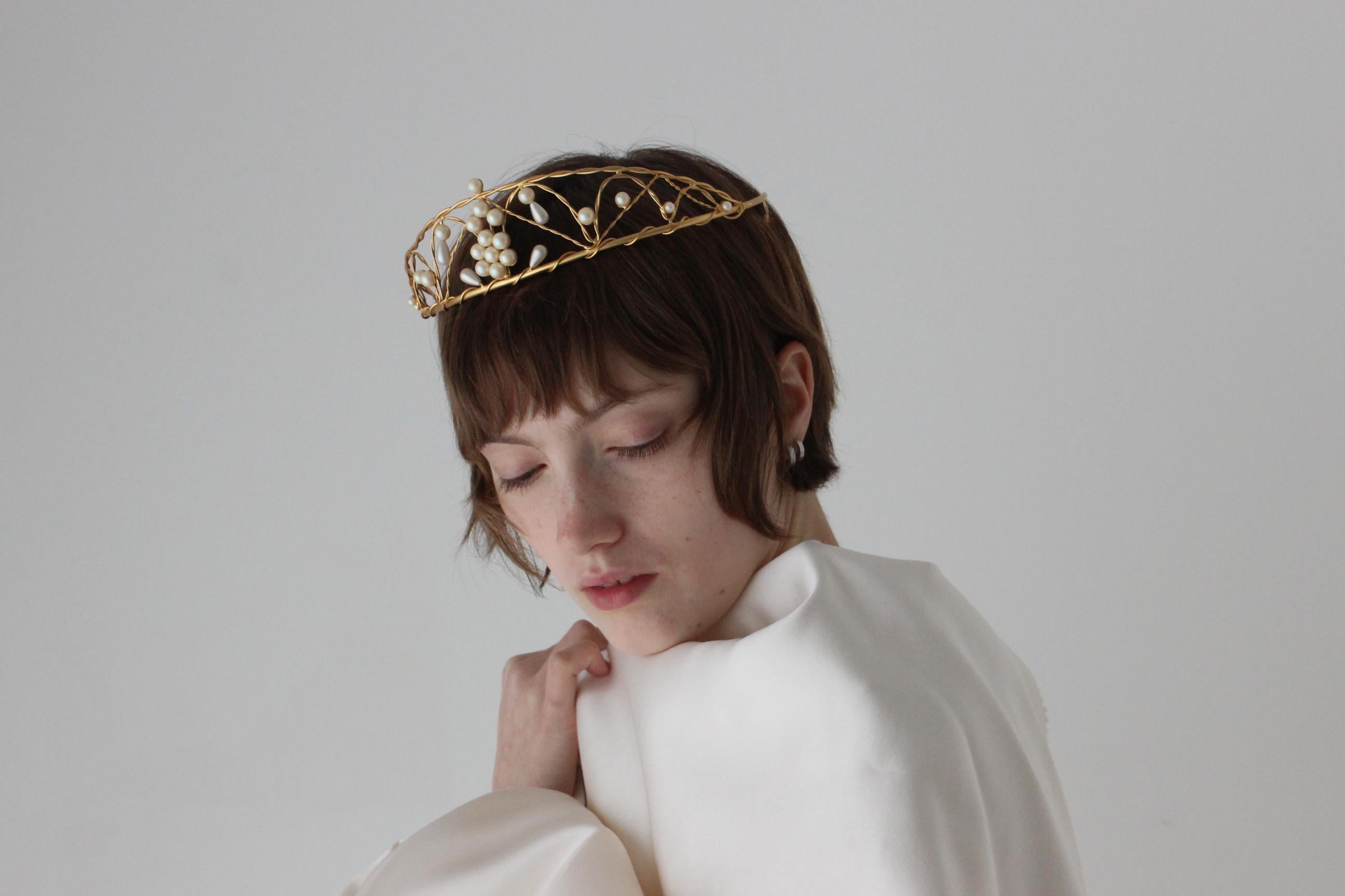 Singular Vintage 90s Matte Gold & Renaissance Pearl Bridal Tiara