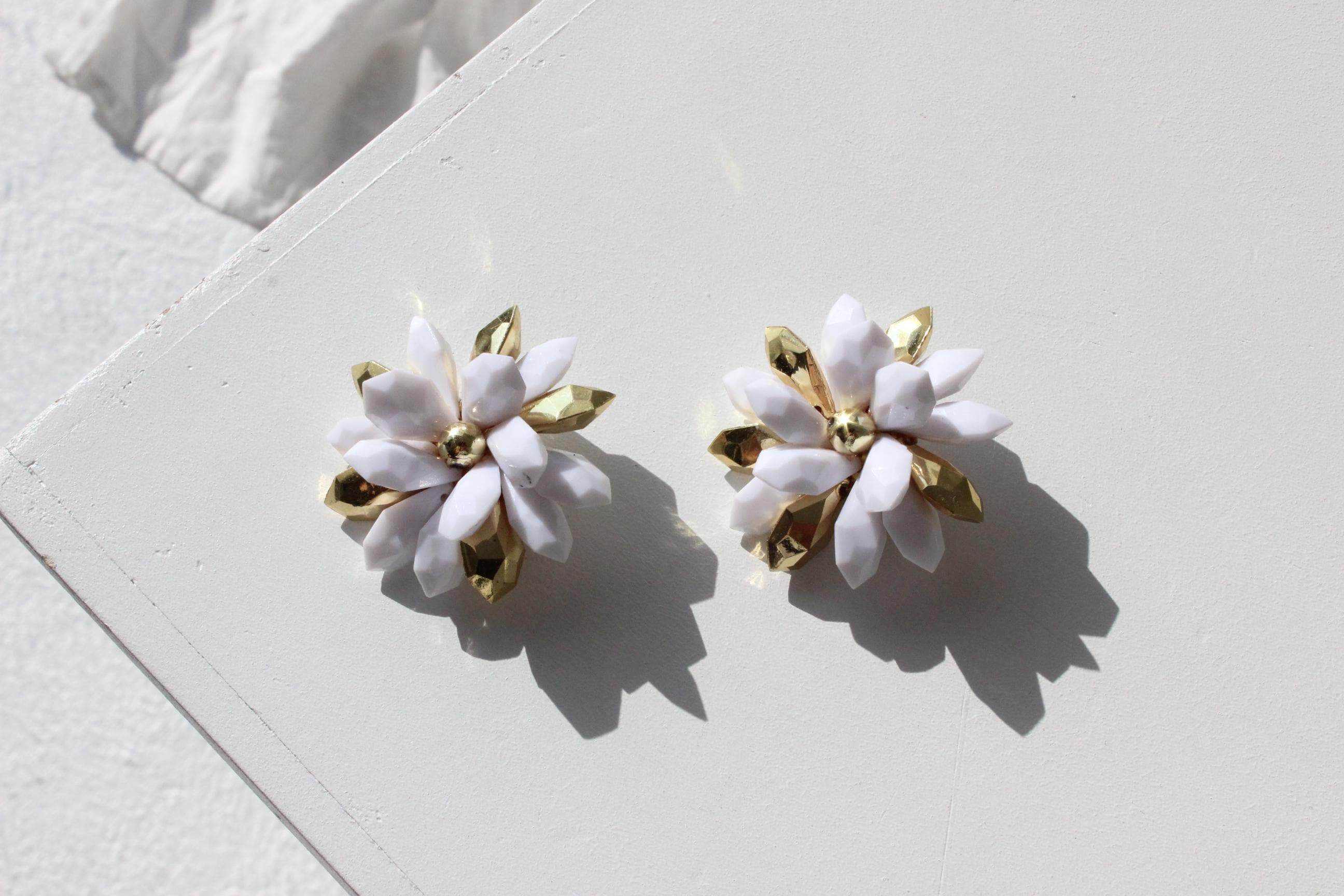 80s Fabulous White & Gold Oversized 'Flower' Cluster Clip On Wedding Earrings