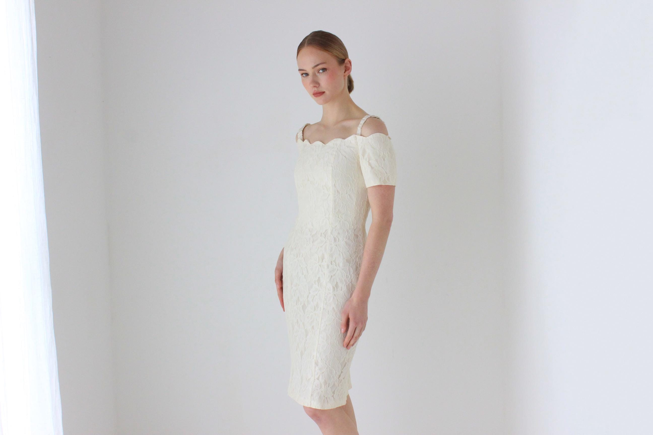 1980s Scalloped Lace Fitted Off Shoulder Bridal Mini