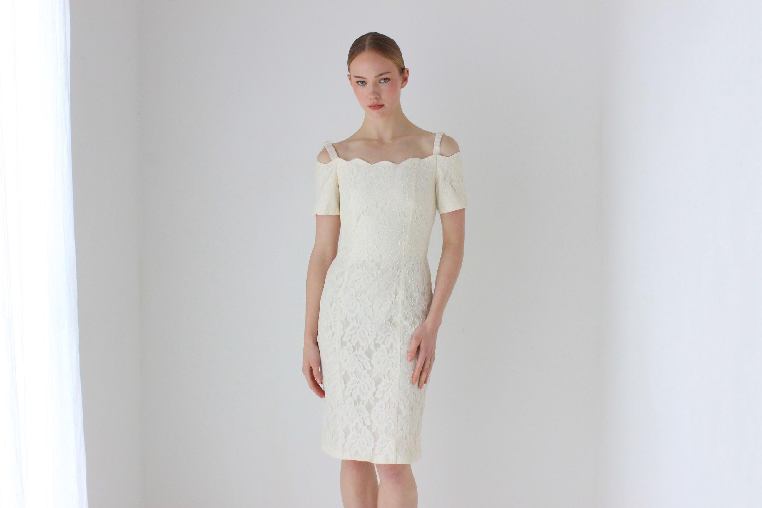 1980s Scalloped Lace Fitted Off Shoulder Bridal Mini