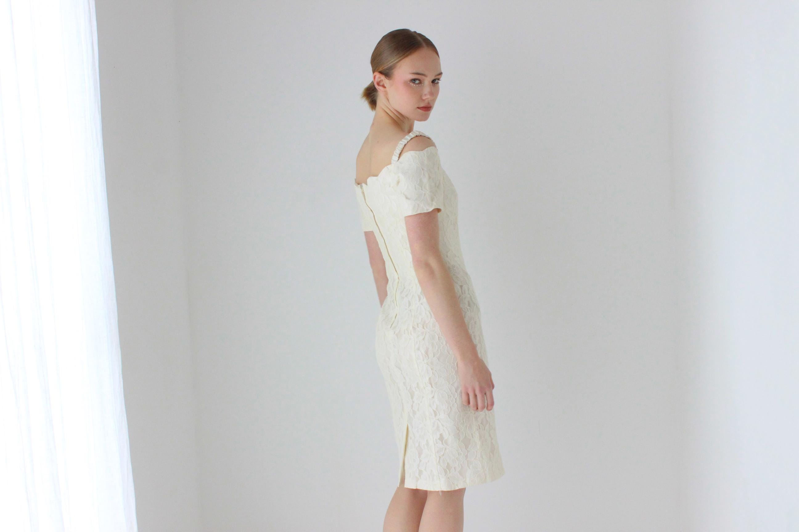 1980s Scalloped Lace Fitted Off Shoulder Bridal Mini