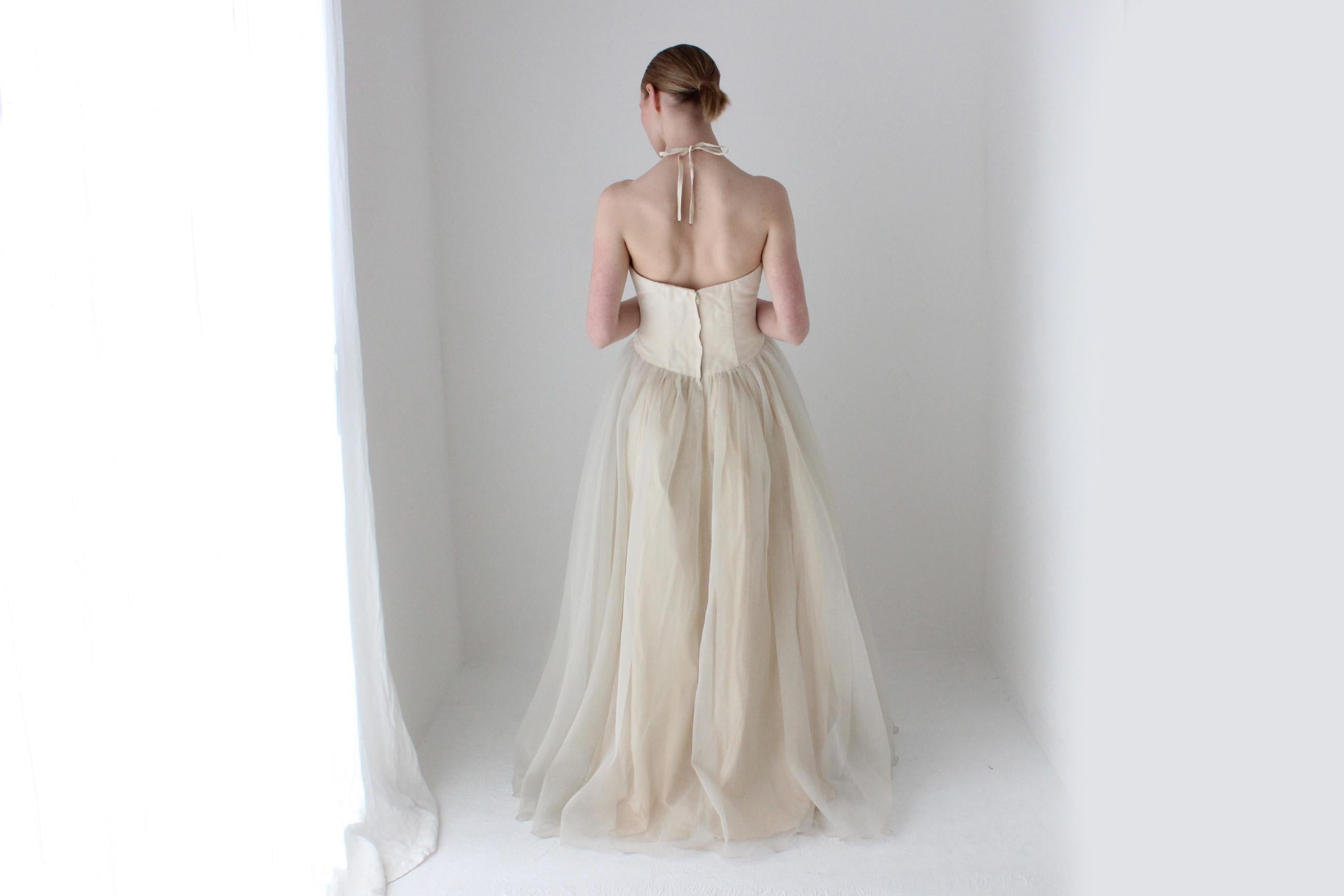 2004 Showroom Sample Crepe Chiffon Halter Neck Wedding Gown