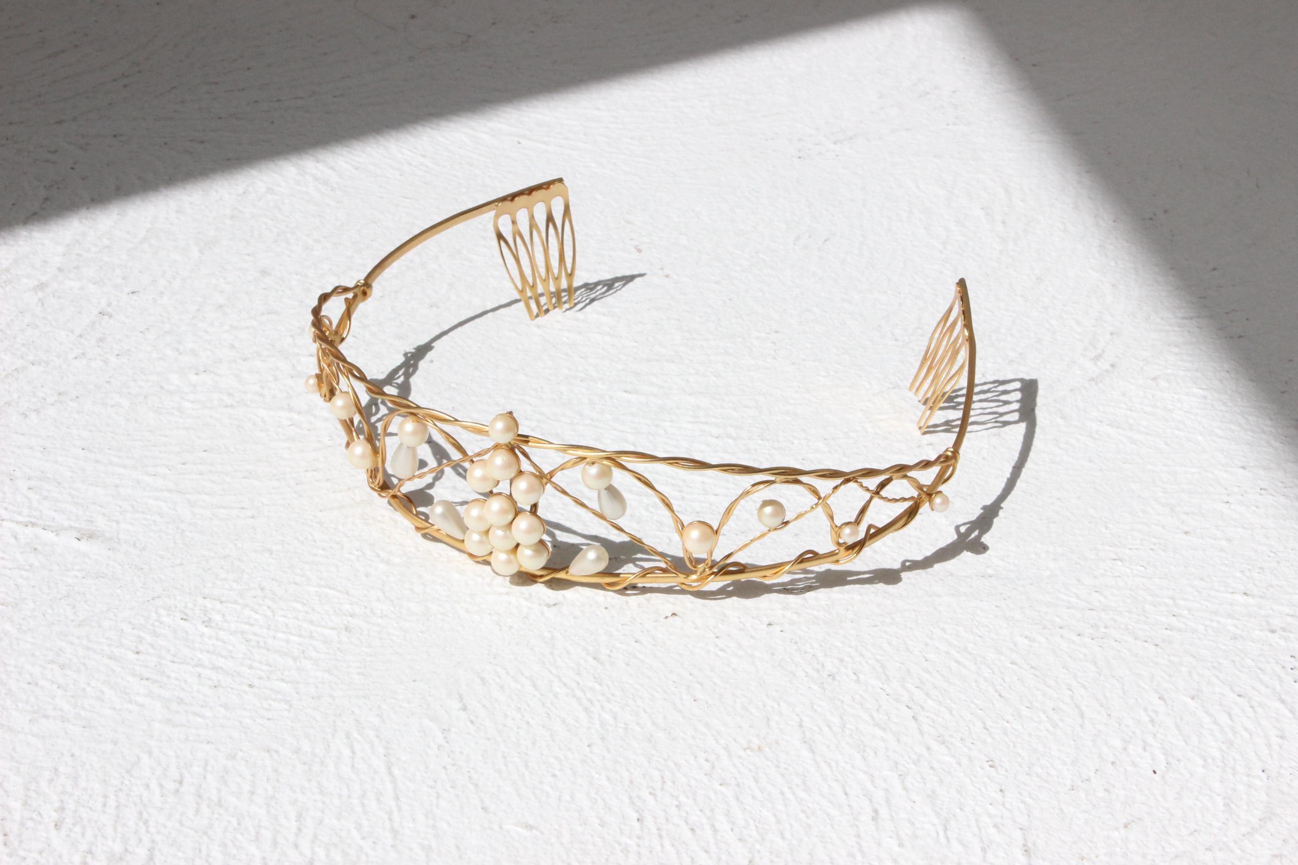 Singular Vintage 90s Matte Gold & Renaissance Pearl Bridal Tiara