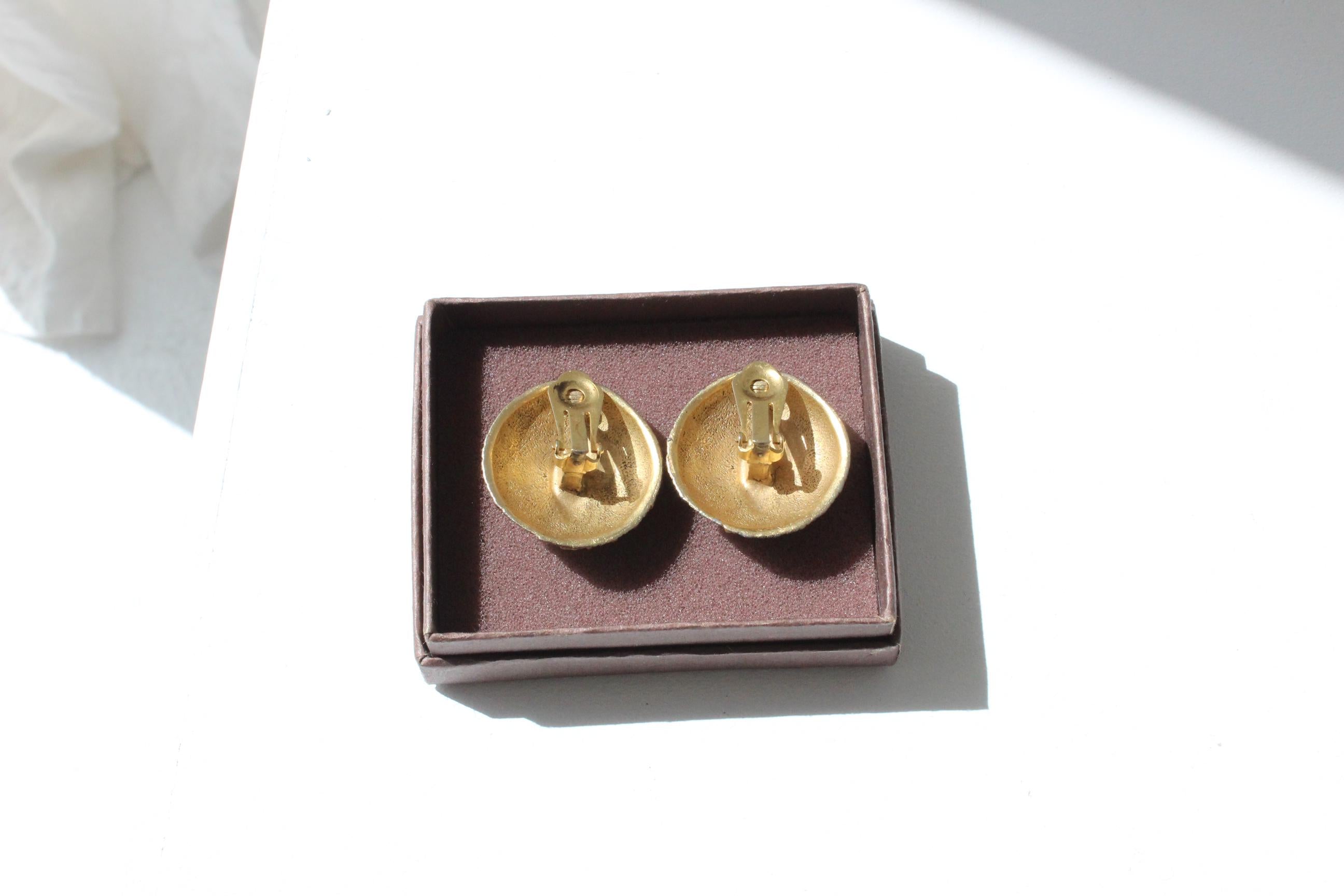 80s Modernist Chunky Gold Tone 'Knot' Oversized Circular Clip On Earrings