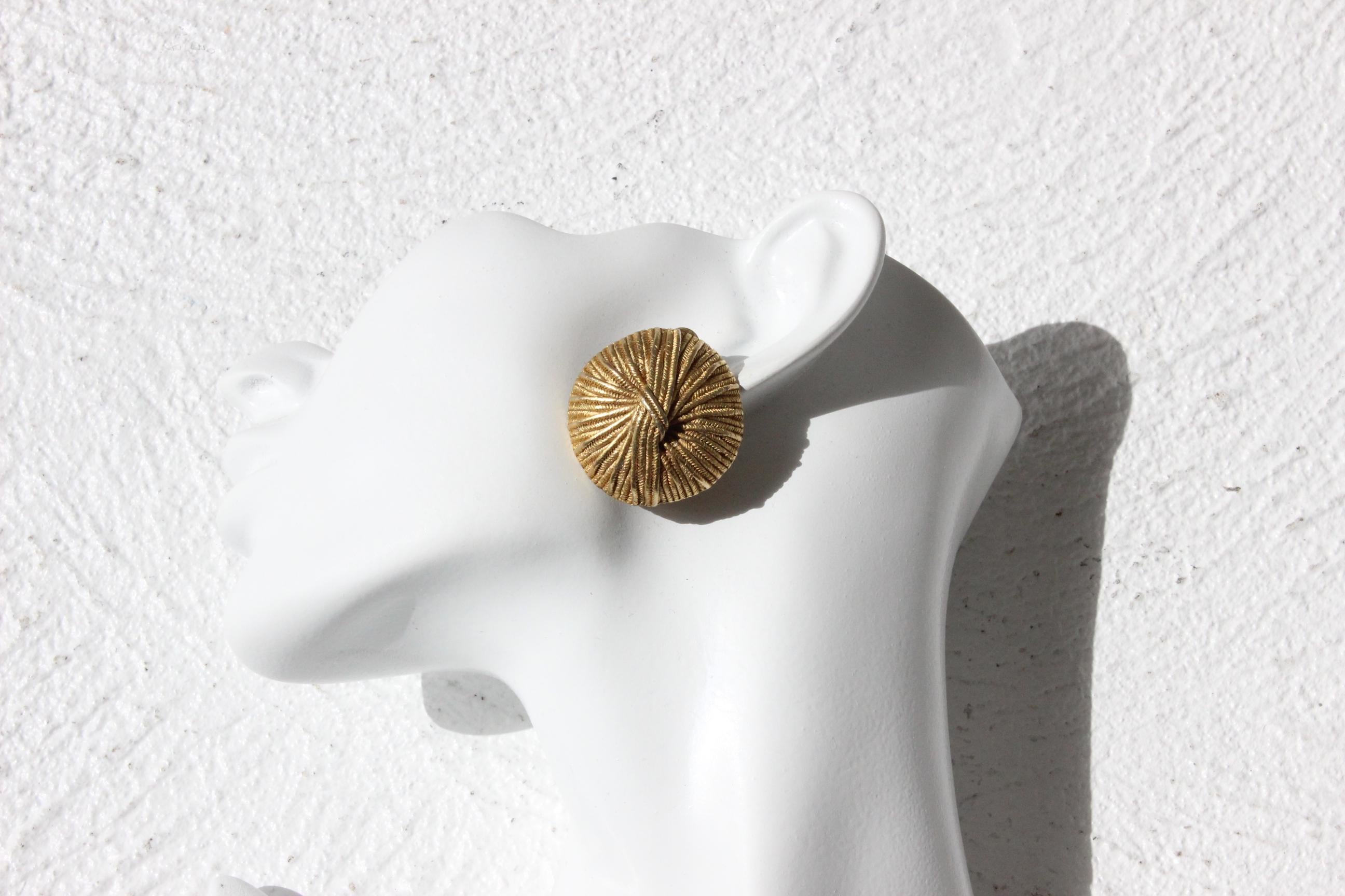 80s Modernist Chunky Gold Tone 'Knot' Oversized Circular Clip On Earrings