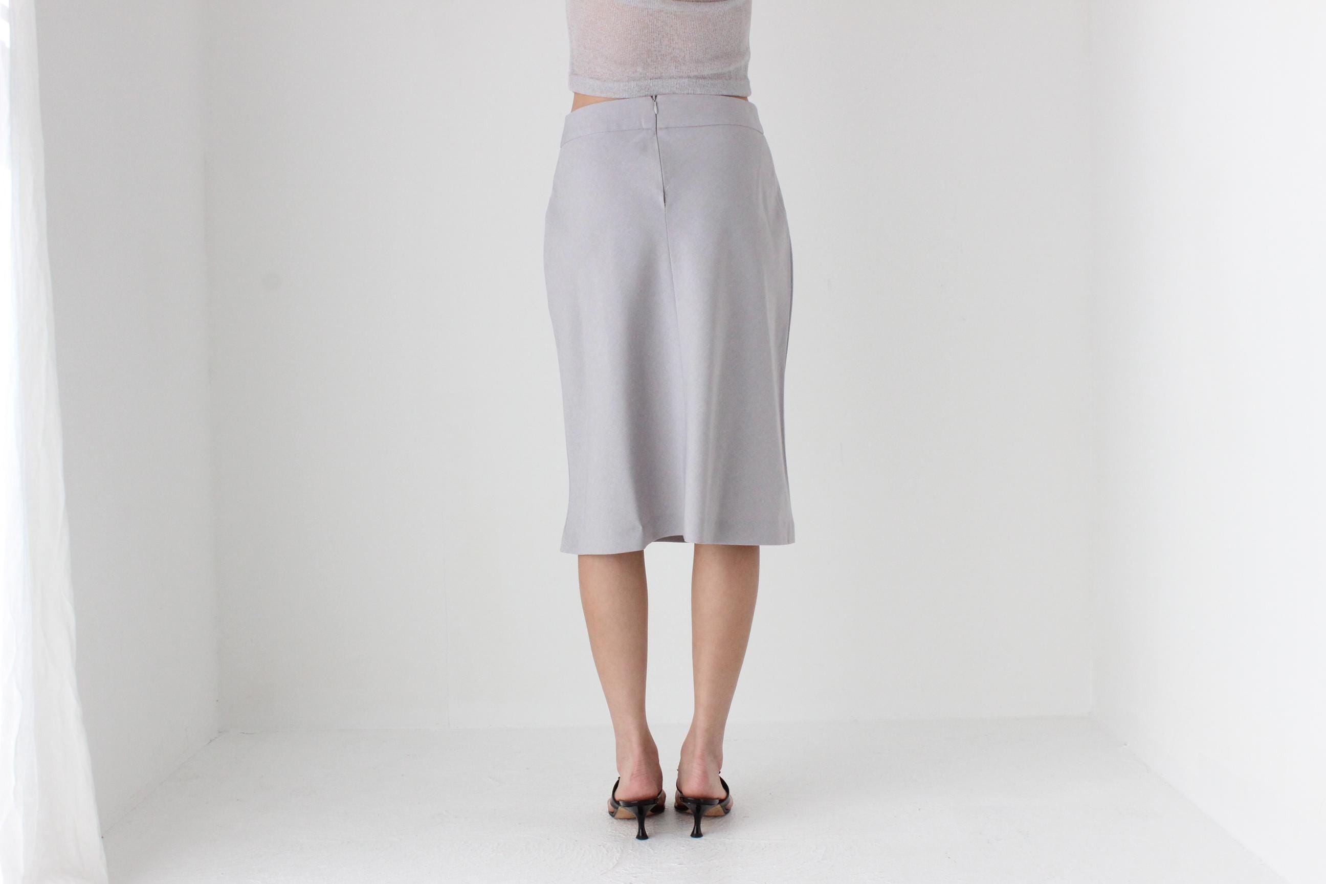 FUTURISM 90s Minimal Light Grey Knee Length Skirt