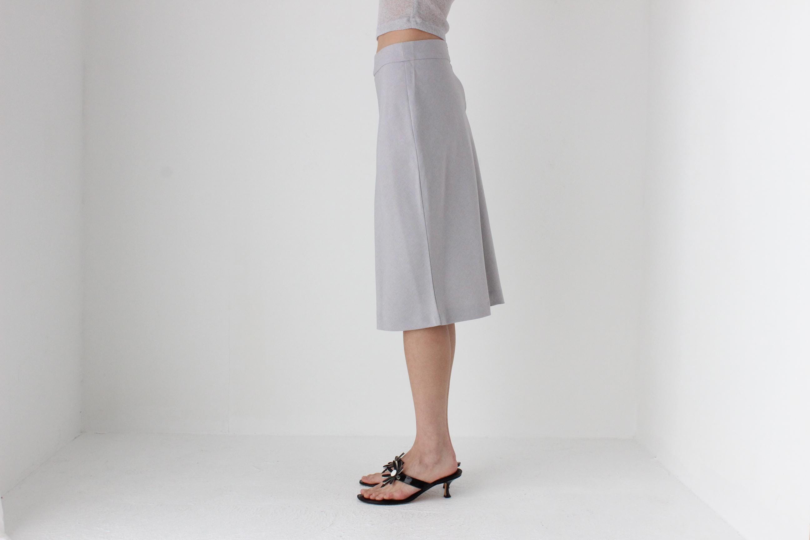 FUTURISM 90s Minimal Light Grey Knee Length Skirt