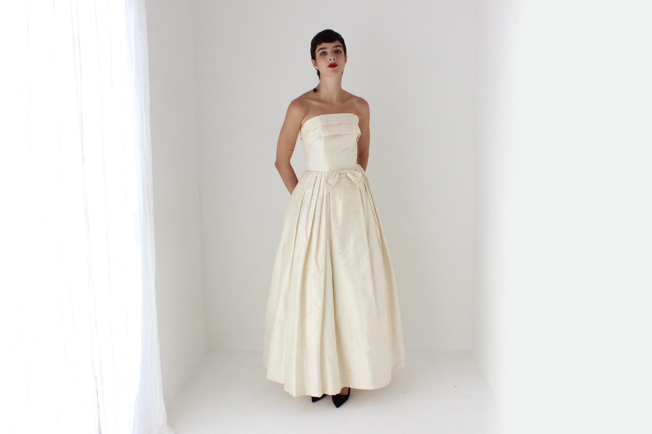 Sublime 90s Silk Taffeta Strapless Bridal Gown w/ Organza Shawl