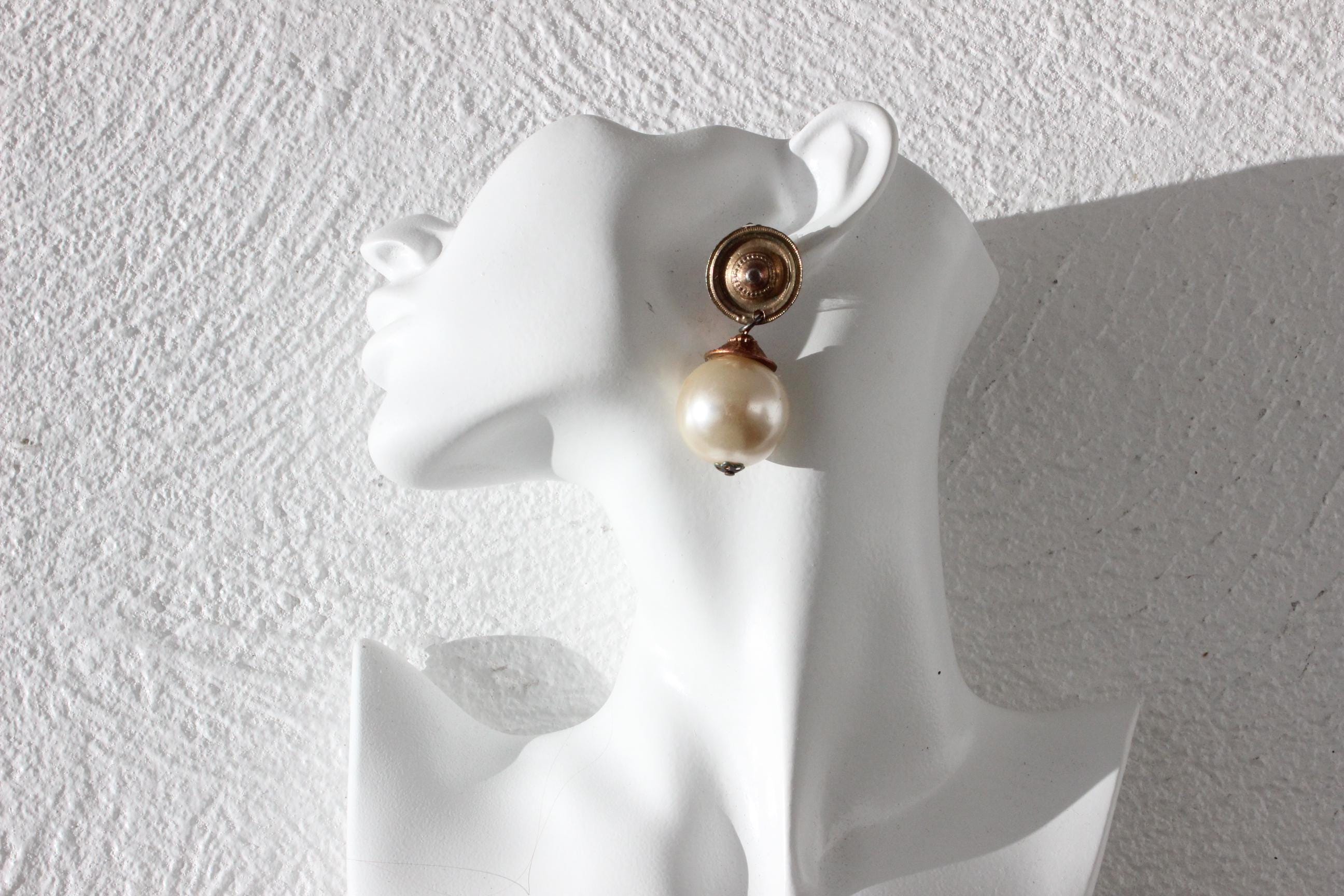 80s Art Deco Pearl Clip On Droplet Earrings
