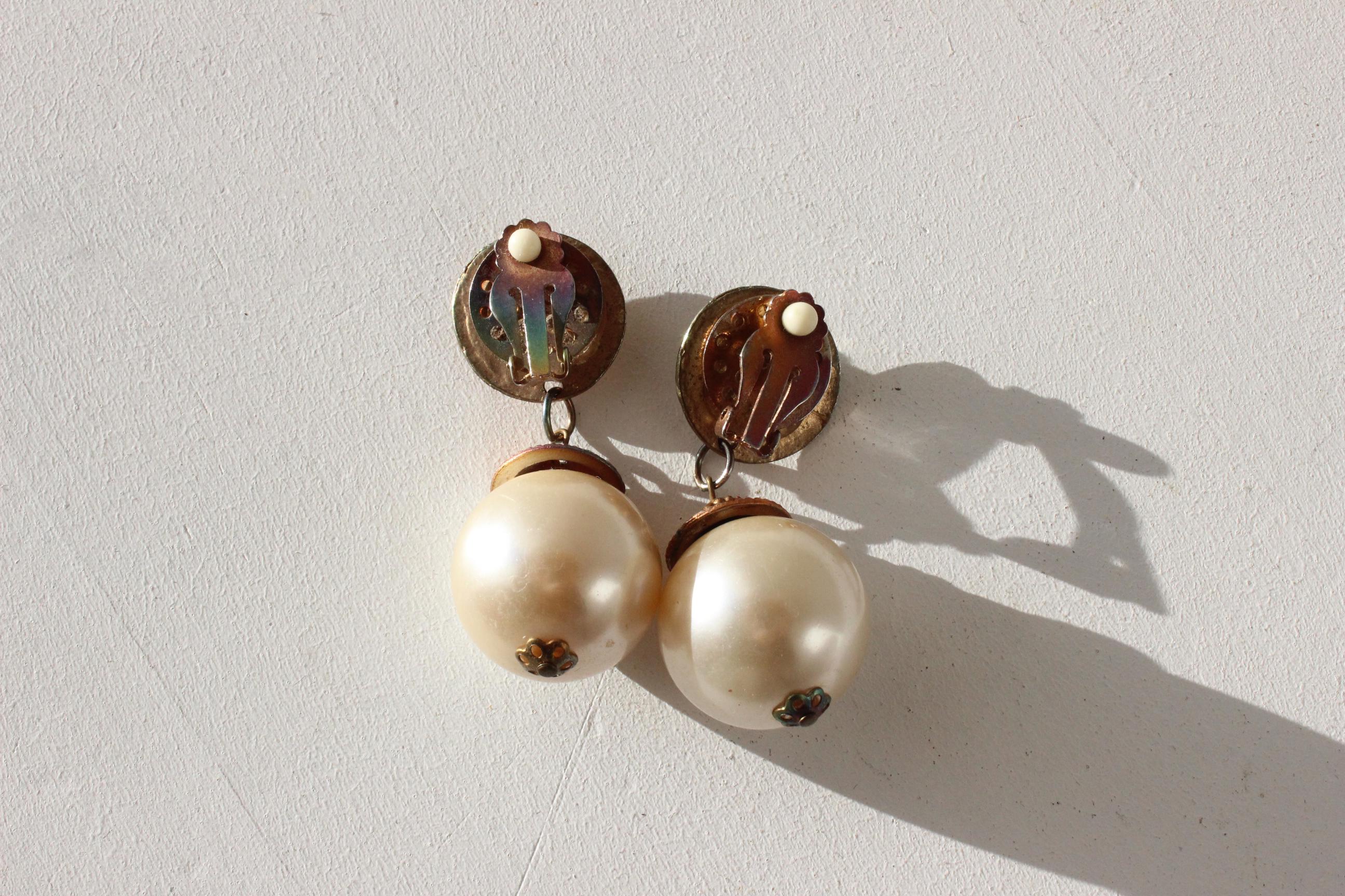 80s Art Deco Pearl Clip On Droplet Earrings