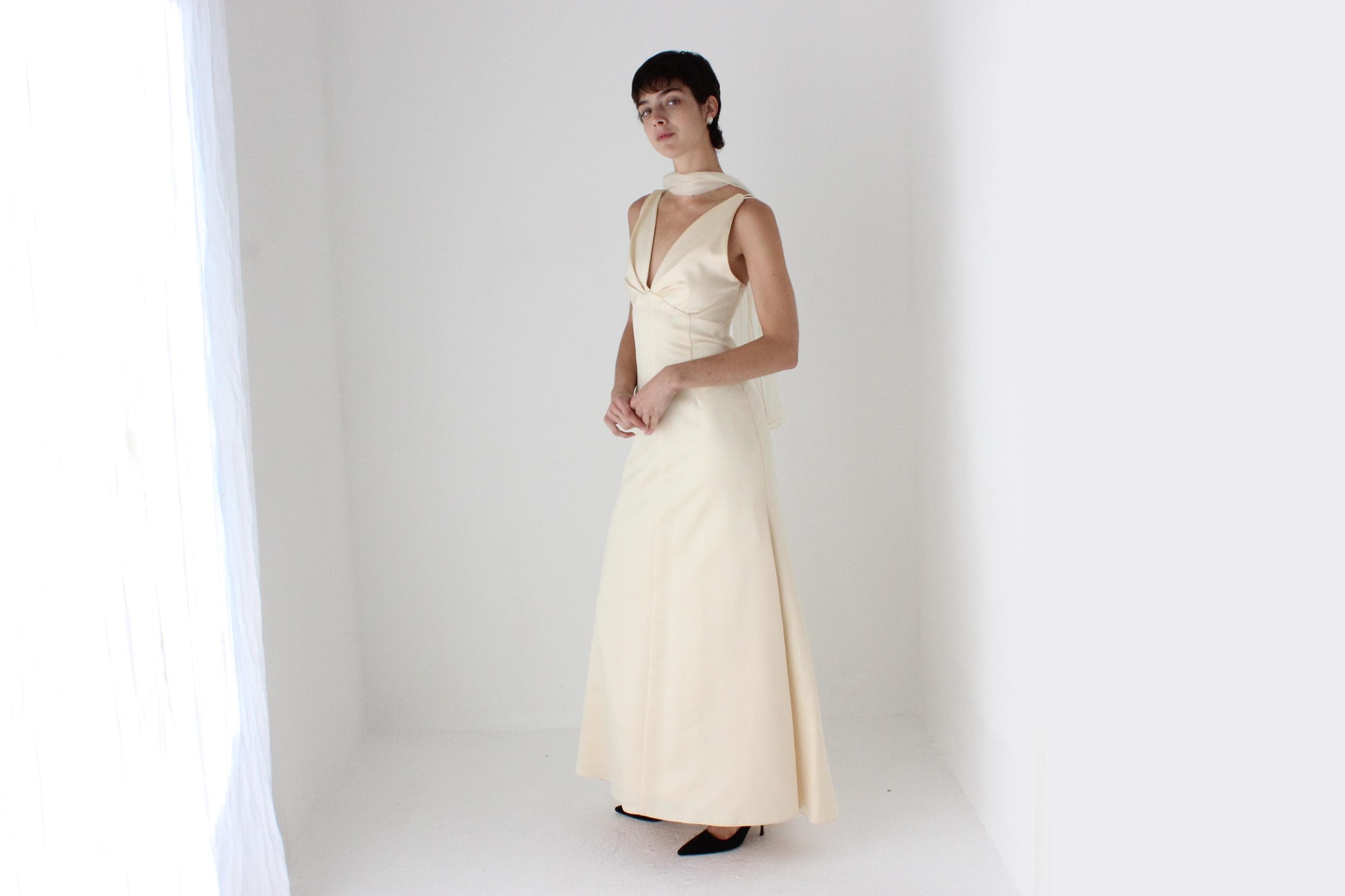 90s Vintage VERA WANG Plunge Neck A-Line Buttercream Gown