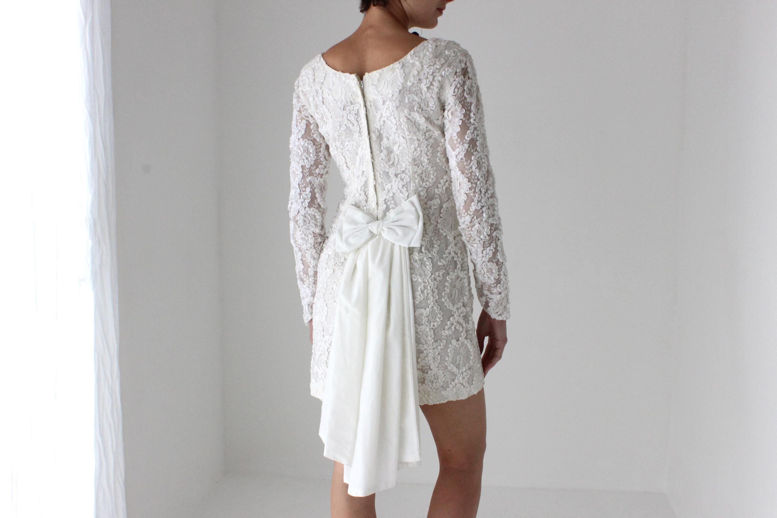 60s Lace Fitted Long Sleeve Mini w/ Bow
