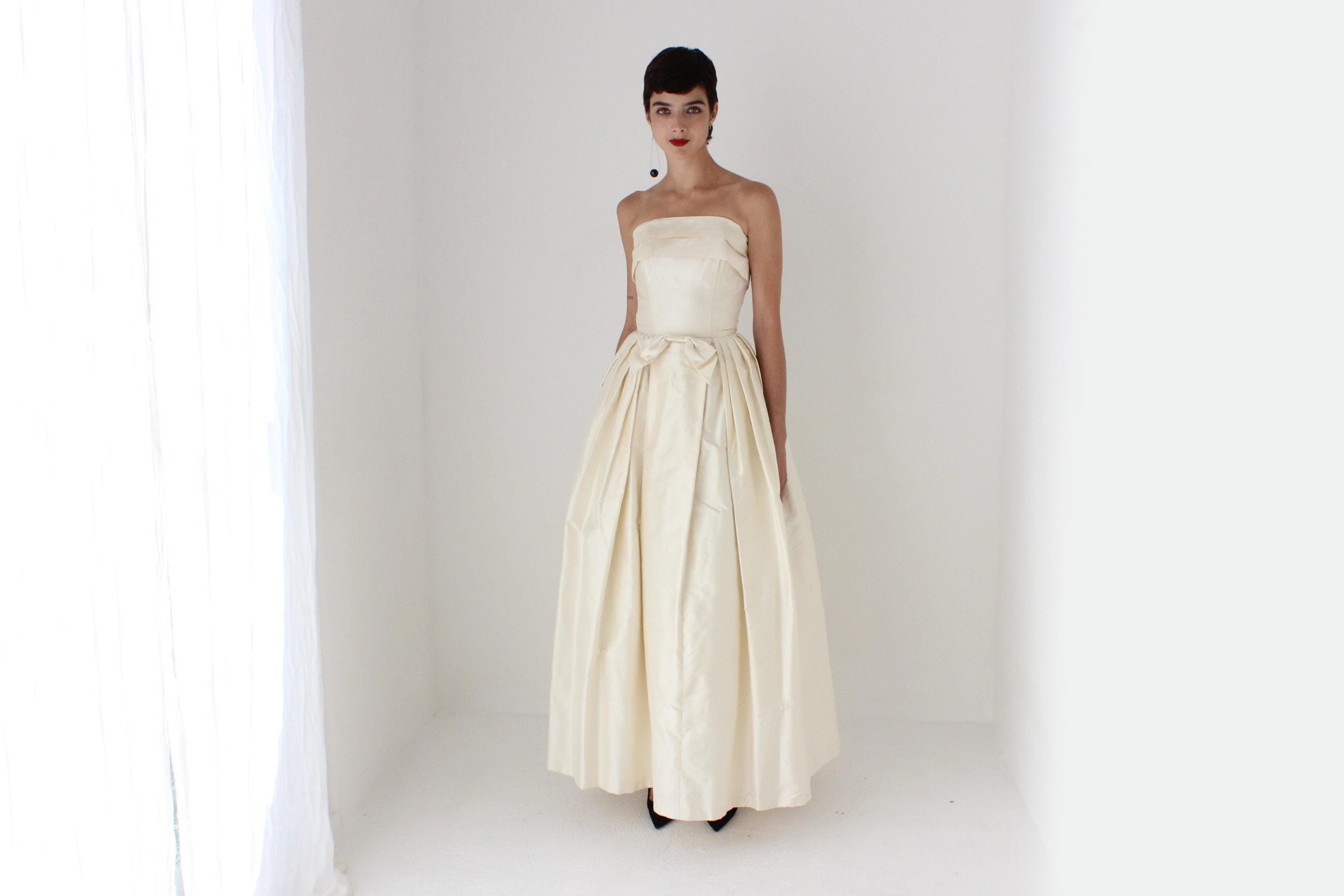 Sublime 90s Silk Taffeta Strapless Bridal Gown w/ Organza Shawl