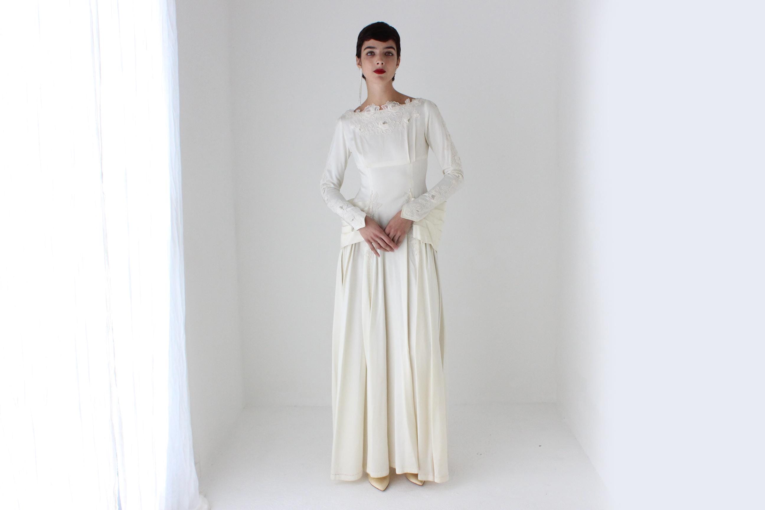 Antique 1940s Bateau Neck Wedding Dress with Floral Lace