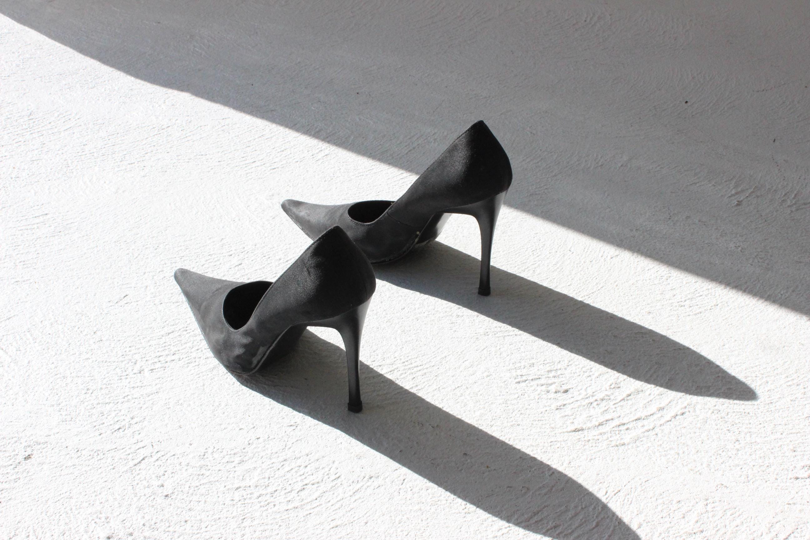 FUTURISM 2000s Casadei Satin Knife Point Stiletto Pumps ~ Euro 38