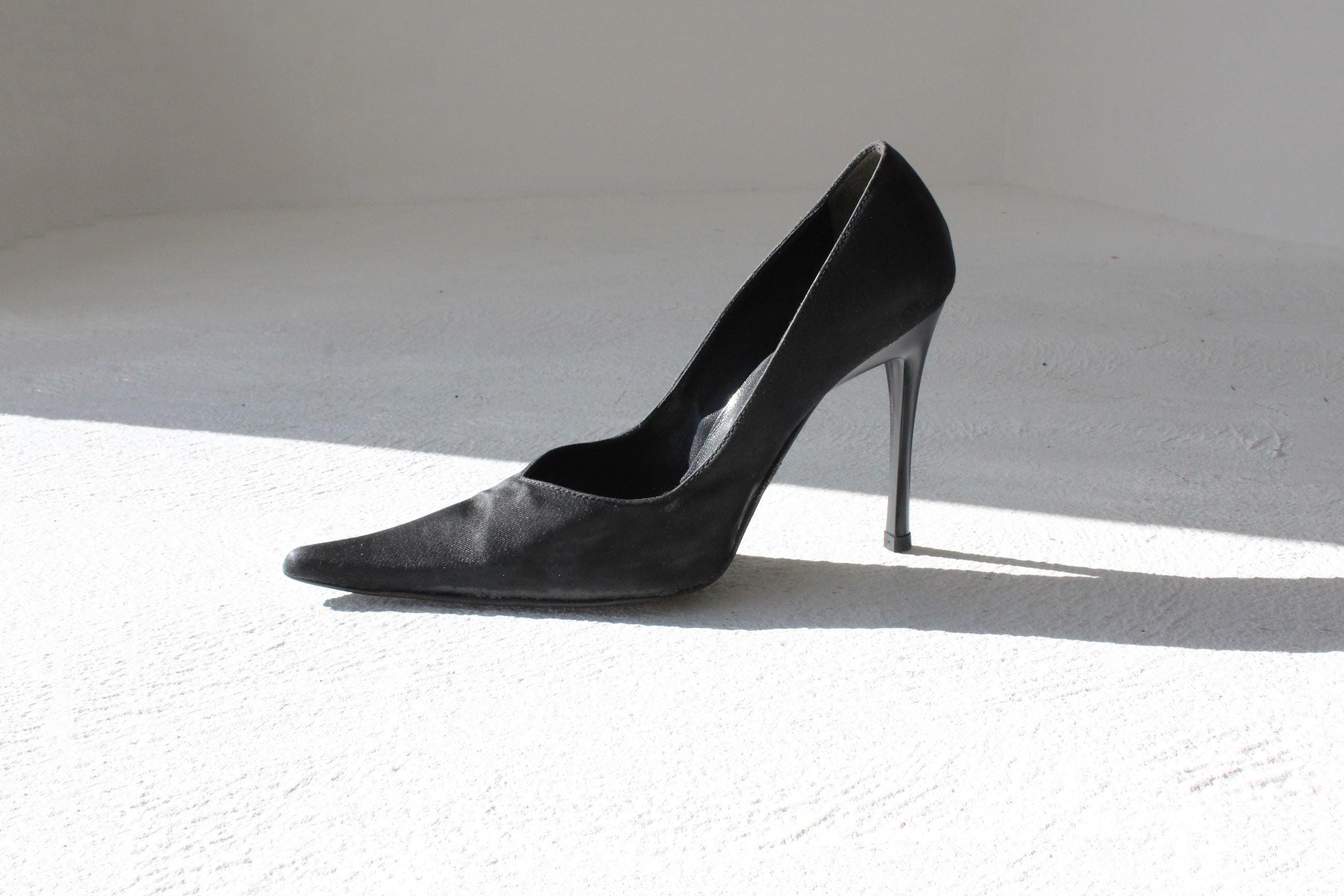 FUTURISM 2000s Casadei Satin Knife Point Stiletto Pumps ~ Euro 38