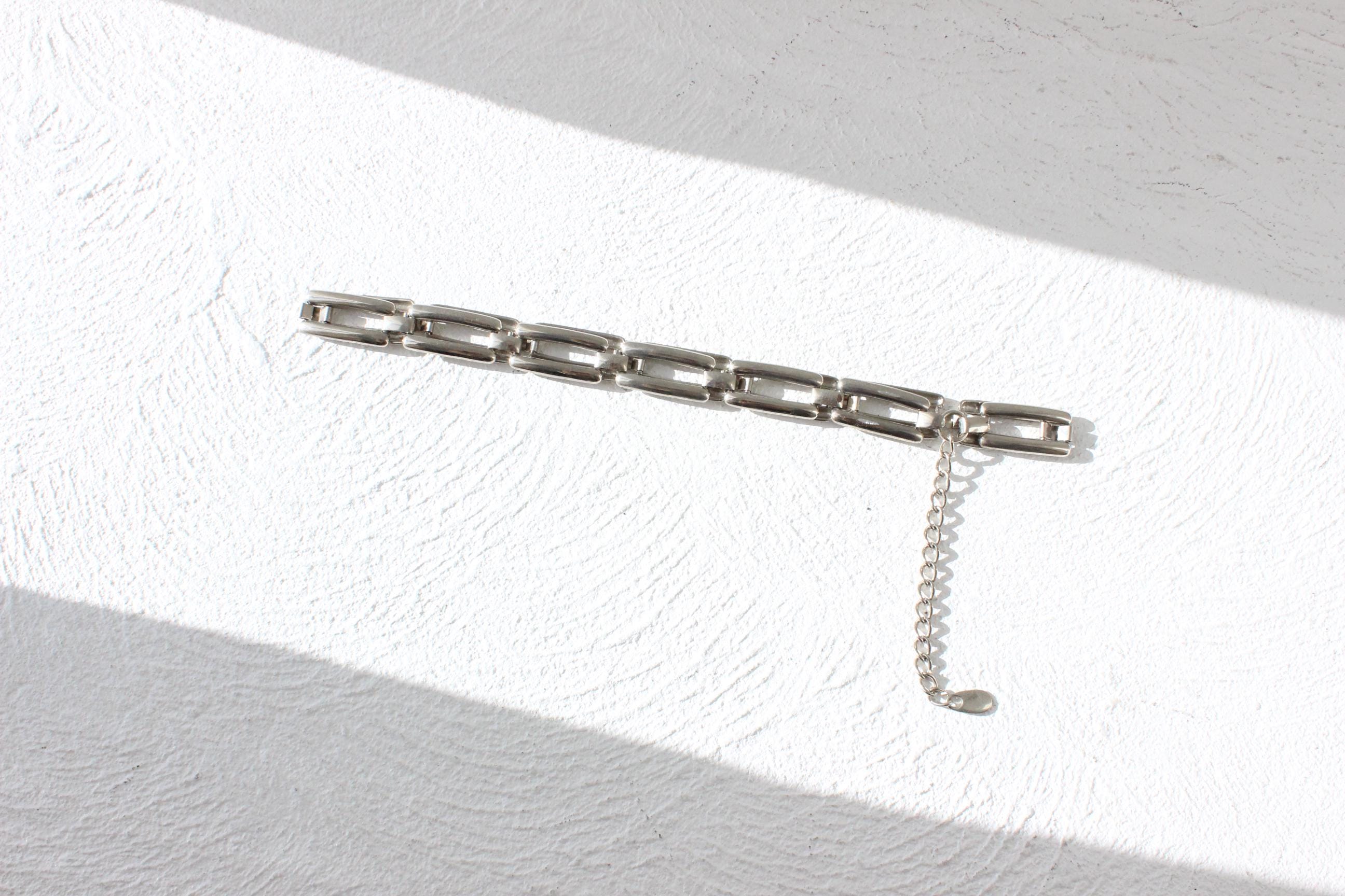 FUTURISM Y2K Chrome Chain Link Belt