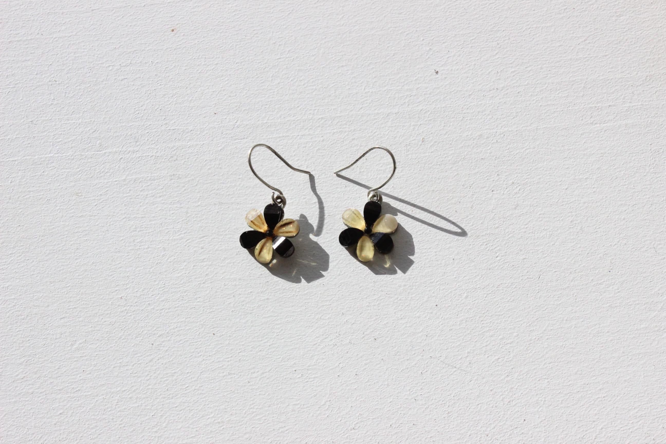90s Beaded Flower Dangly Earrings