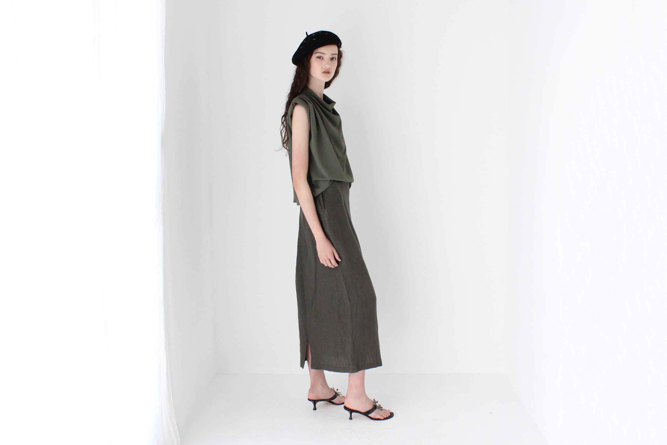 FRENCH COLLECTION 90s Khaki Linen Skirt w/ Convertible Zip
