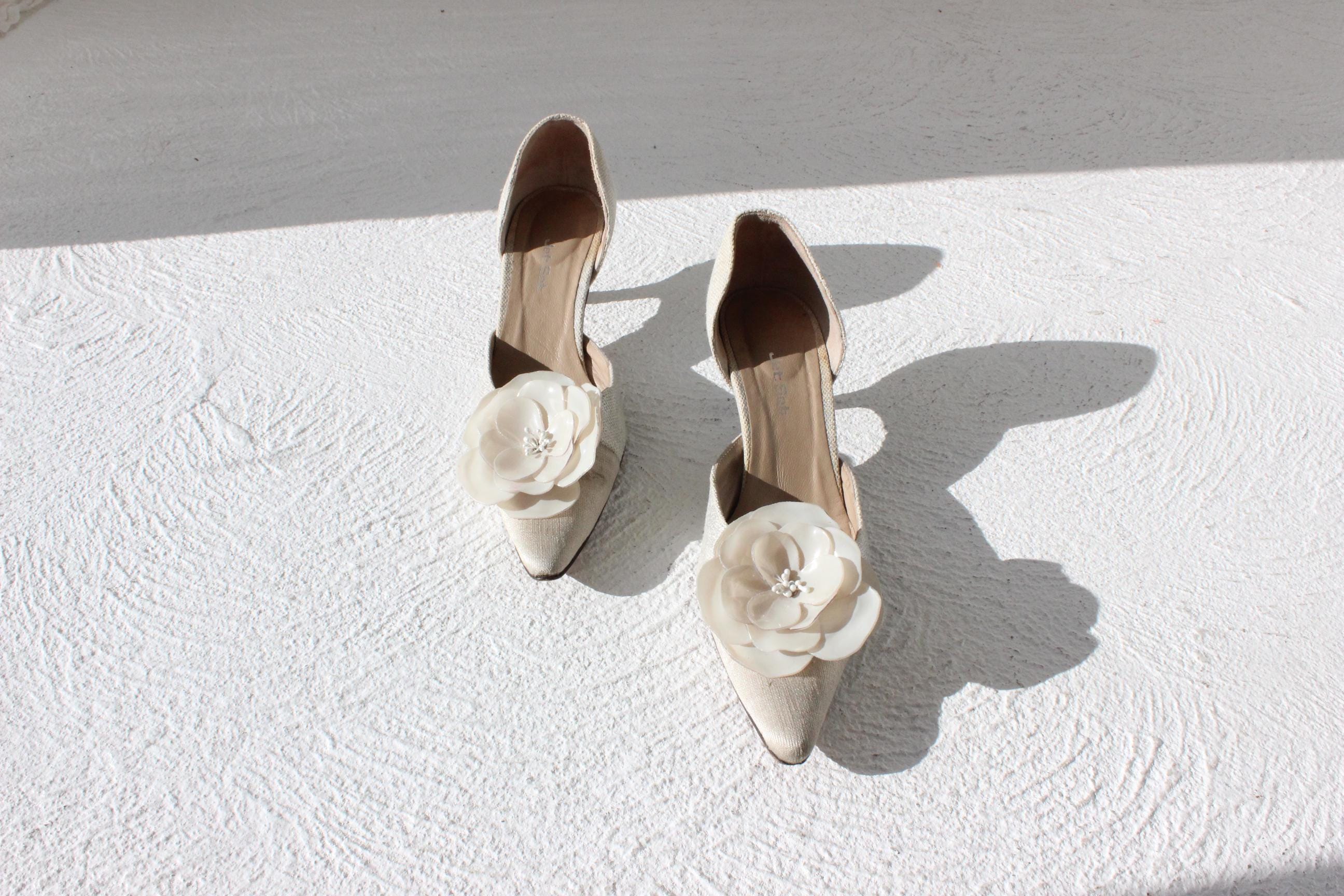 FRENCH COLLECTION Y2K Pointed Toe Kitten Heels w/ Large Flower ~ Euro 38