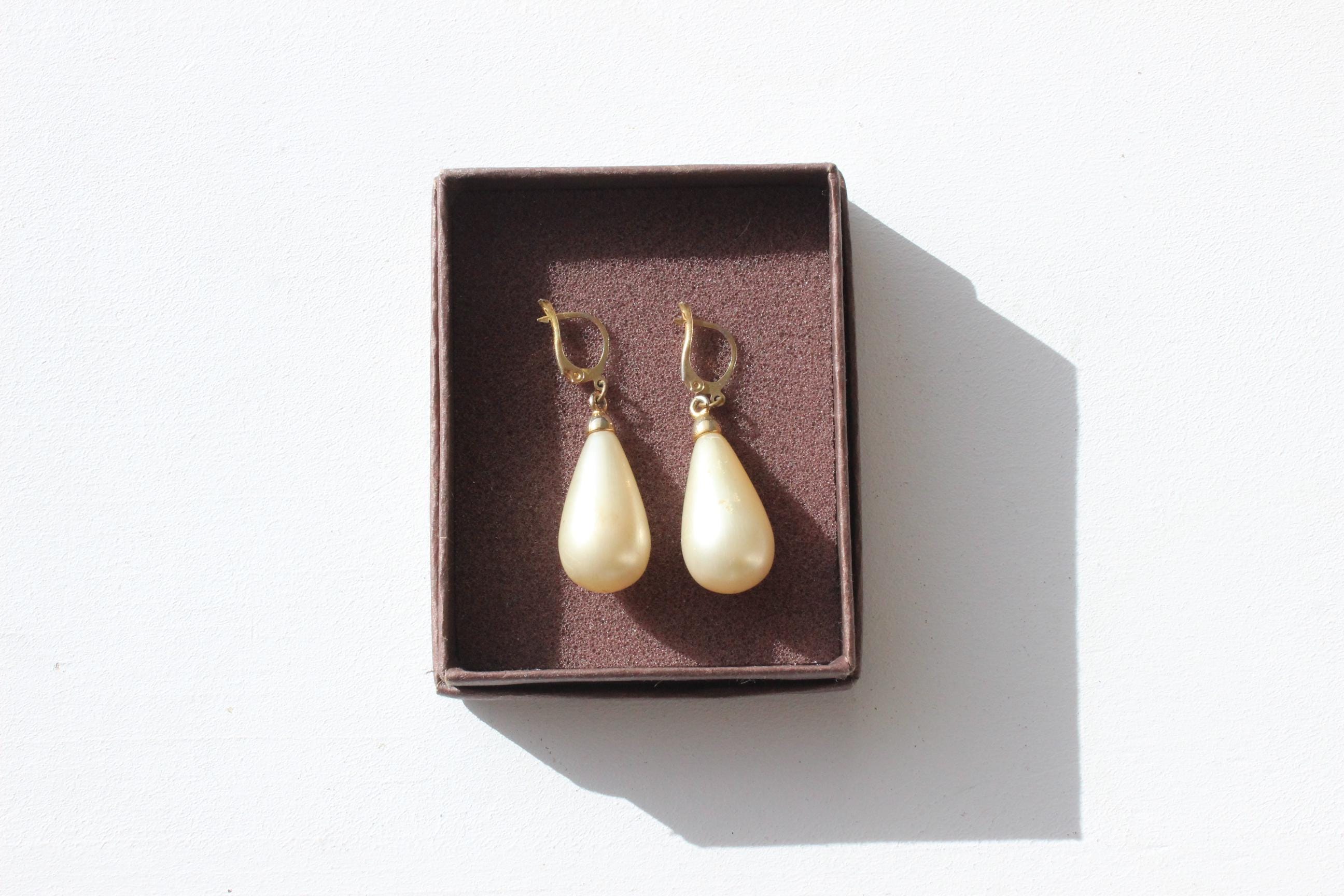 80s Dangling Teardrop Pearl Earrings