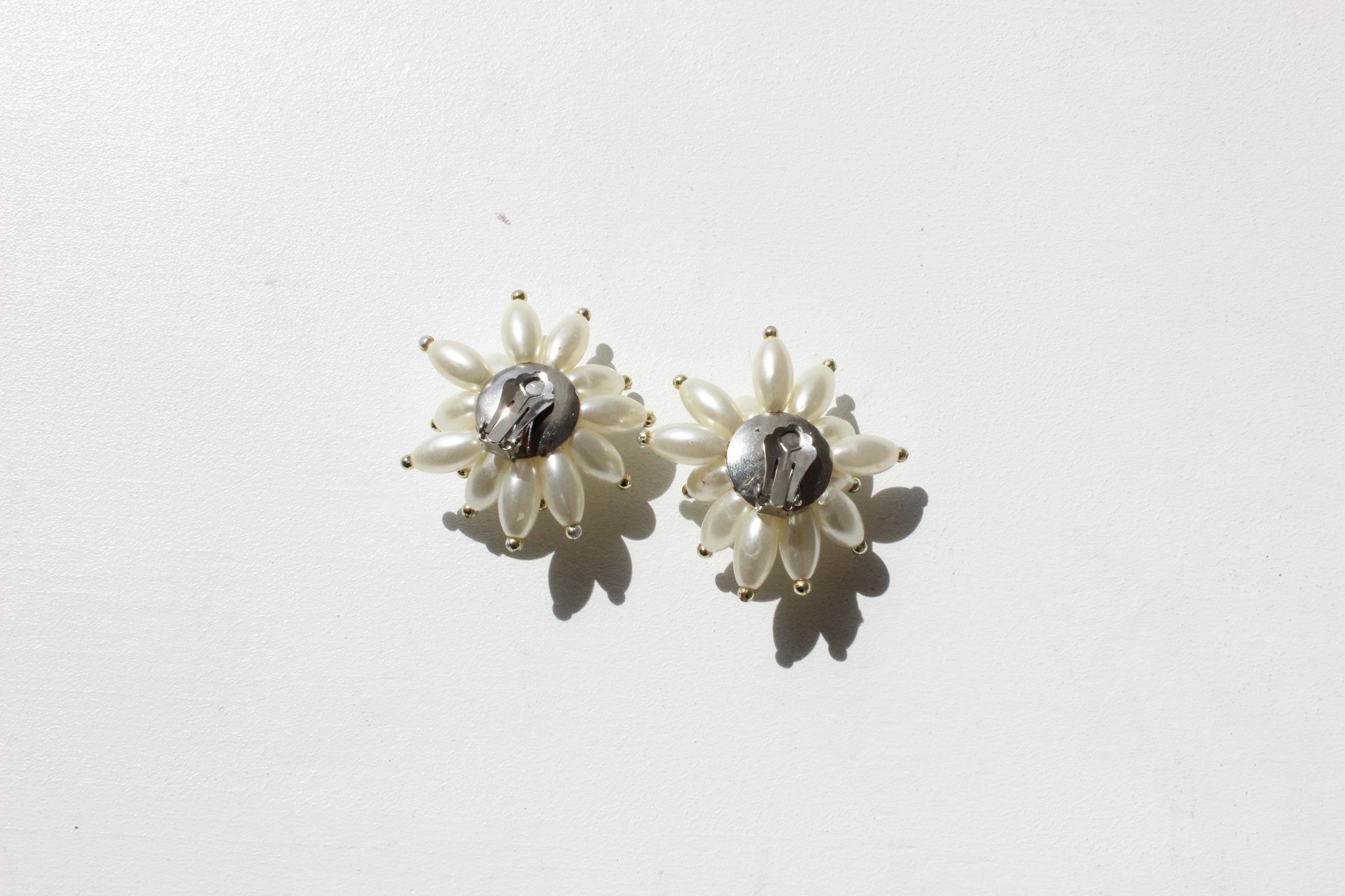 80s Pearl 'Flower' Cluster Clip Ons